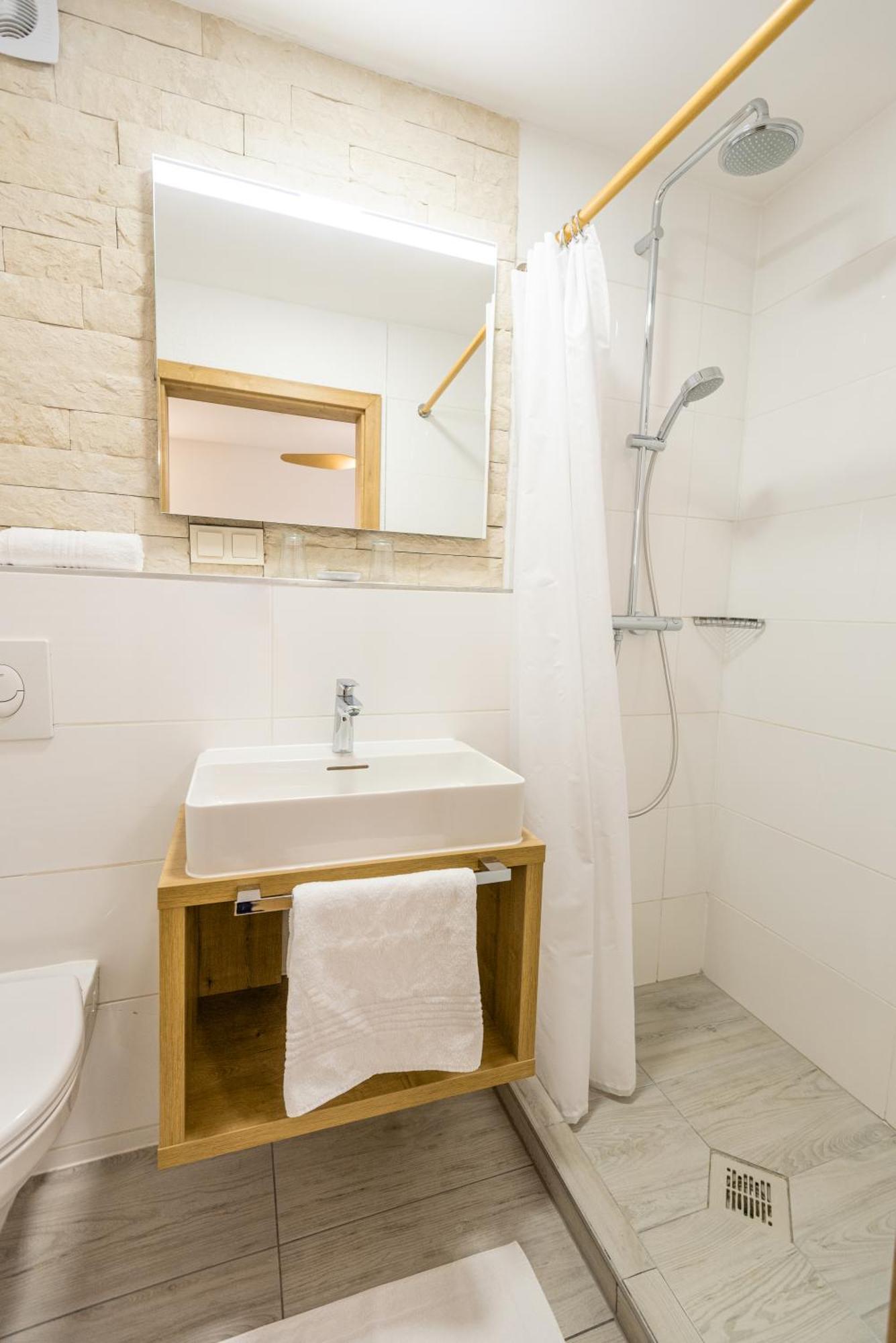 Budget Double Room,1501660888:JPEG