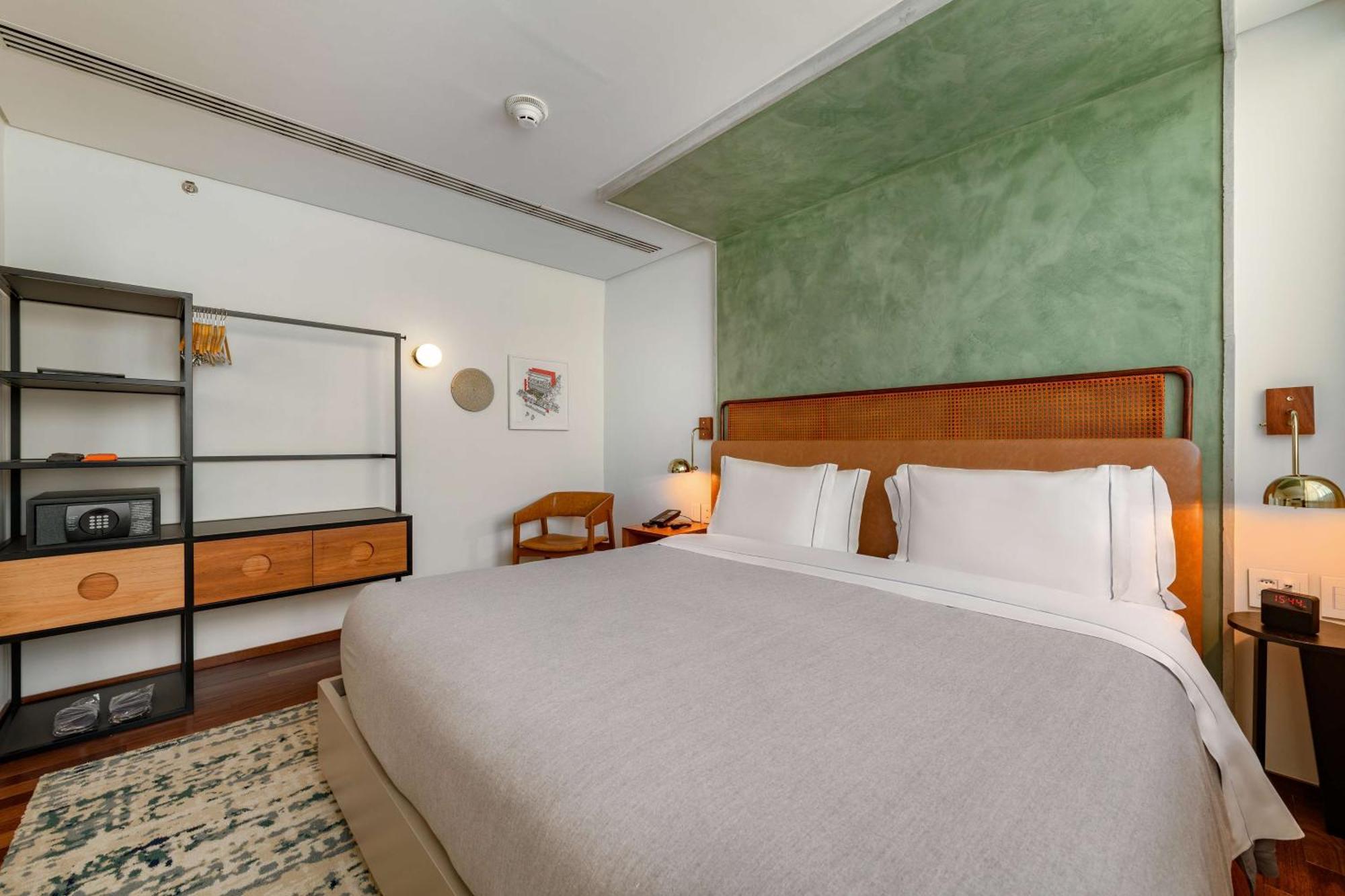 One-Bedroom King Suite