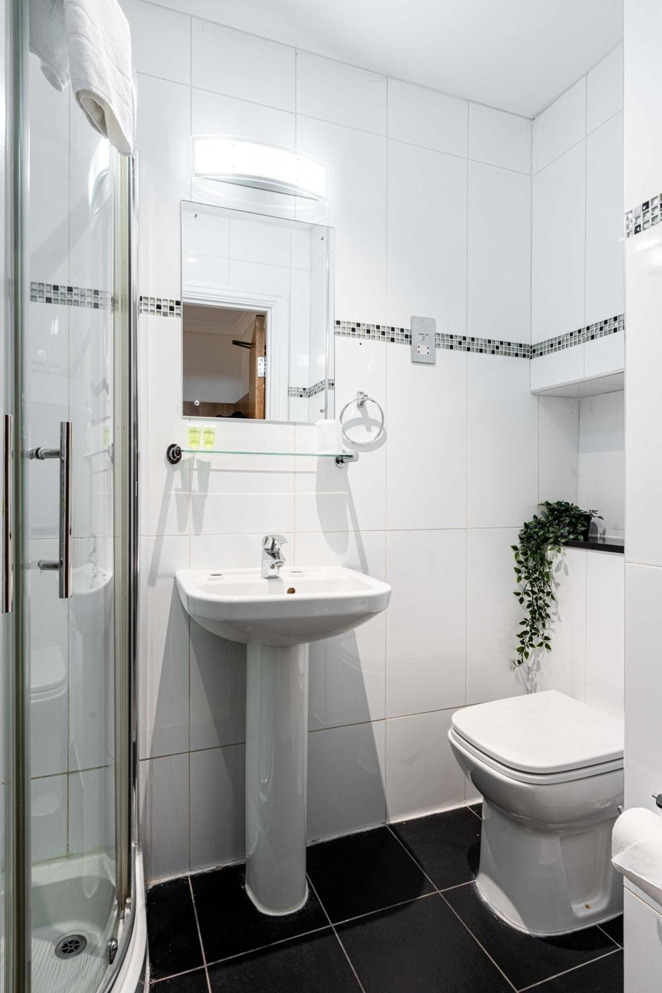 Single Room with Private Bathroom,1509284587:JPEG