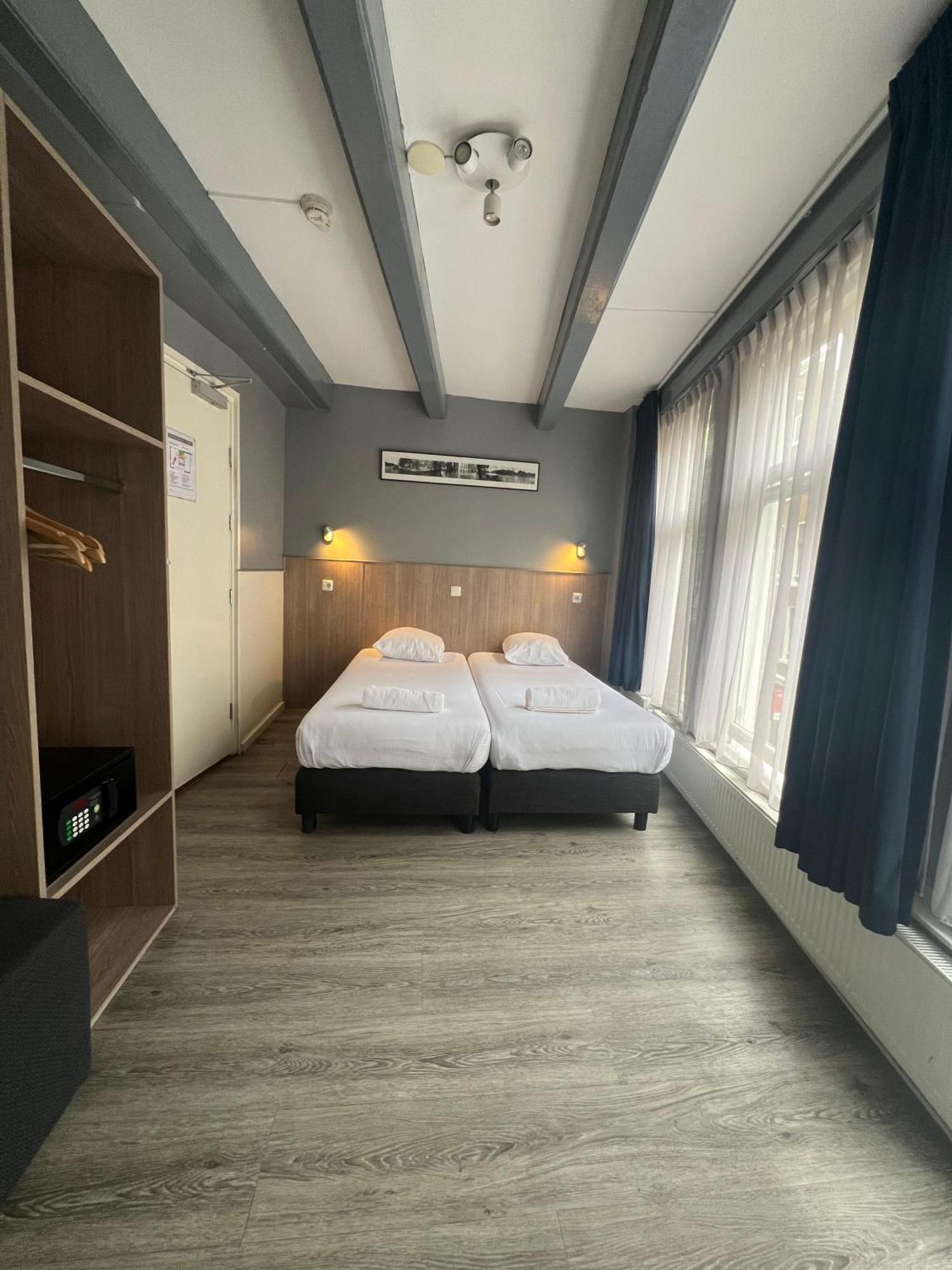 Double or Twin Room Private Bathroom