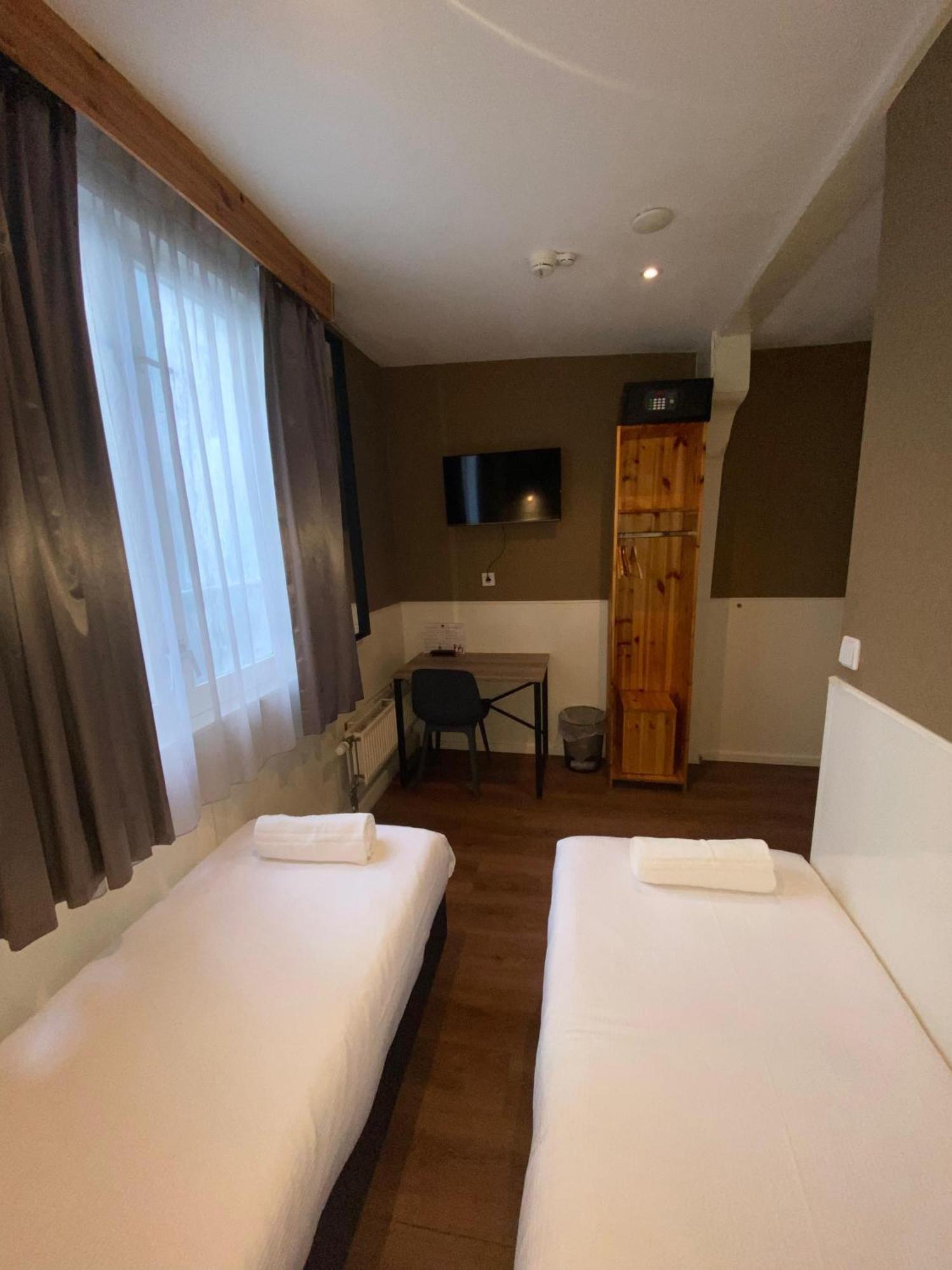 Double or Twin Room Private Bathroom