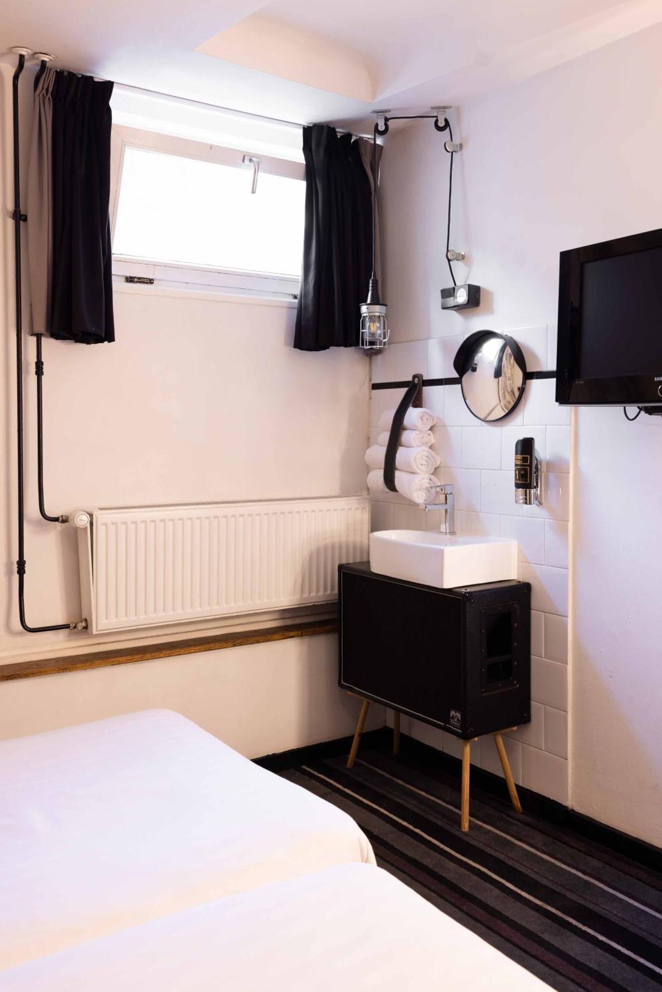 Double or Twin Room Basement
