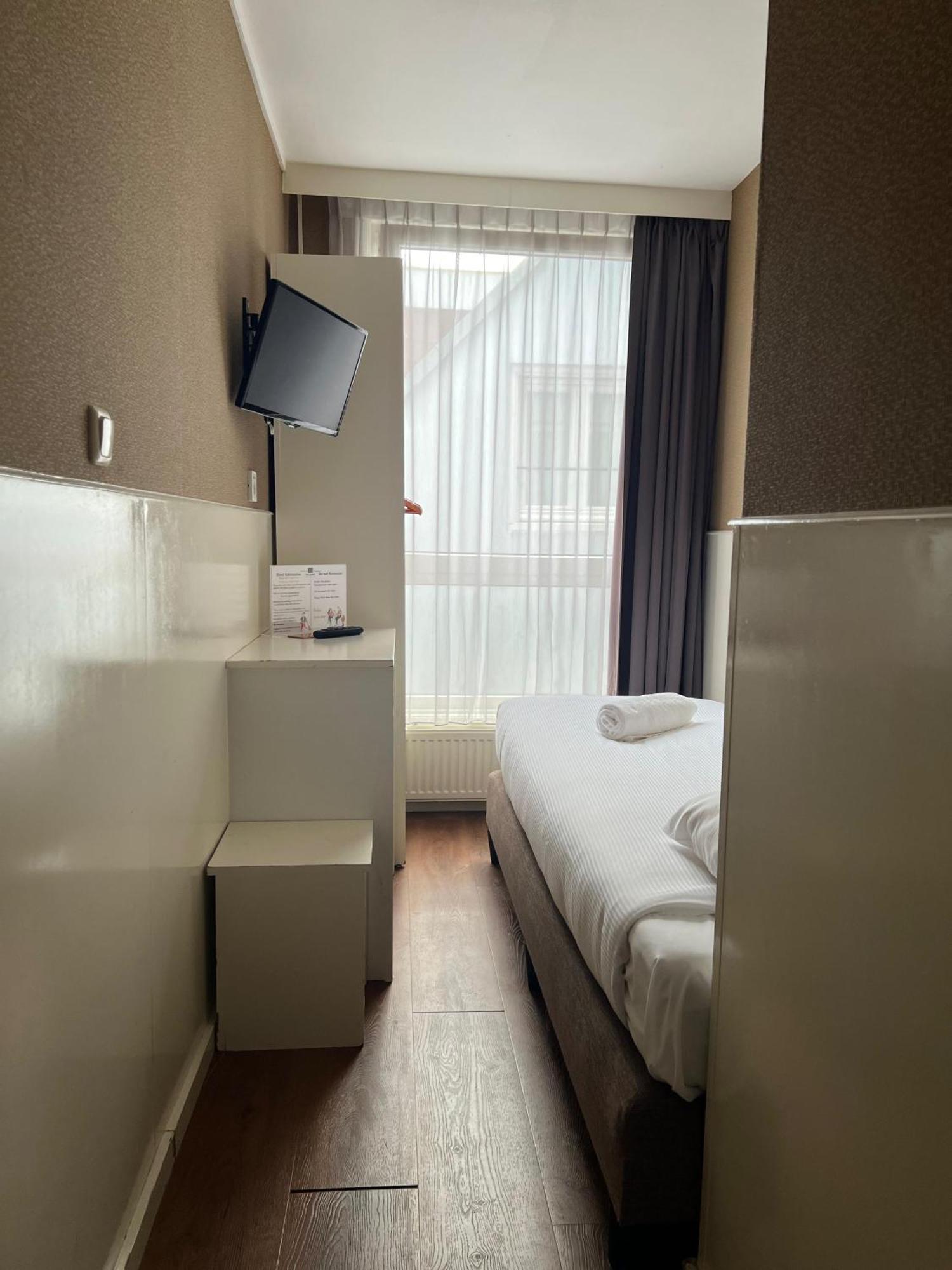 Single Room Private Shower Toilet