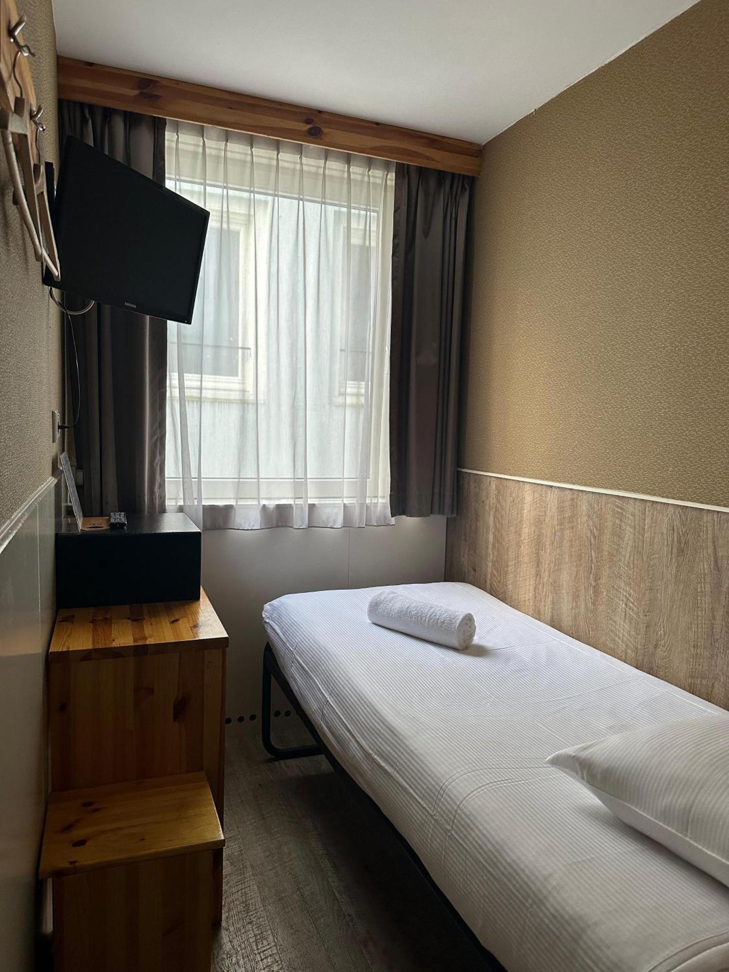 Single Room Private Shower Toilet