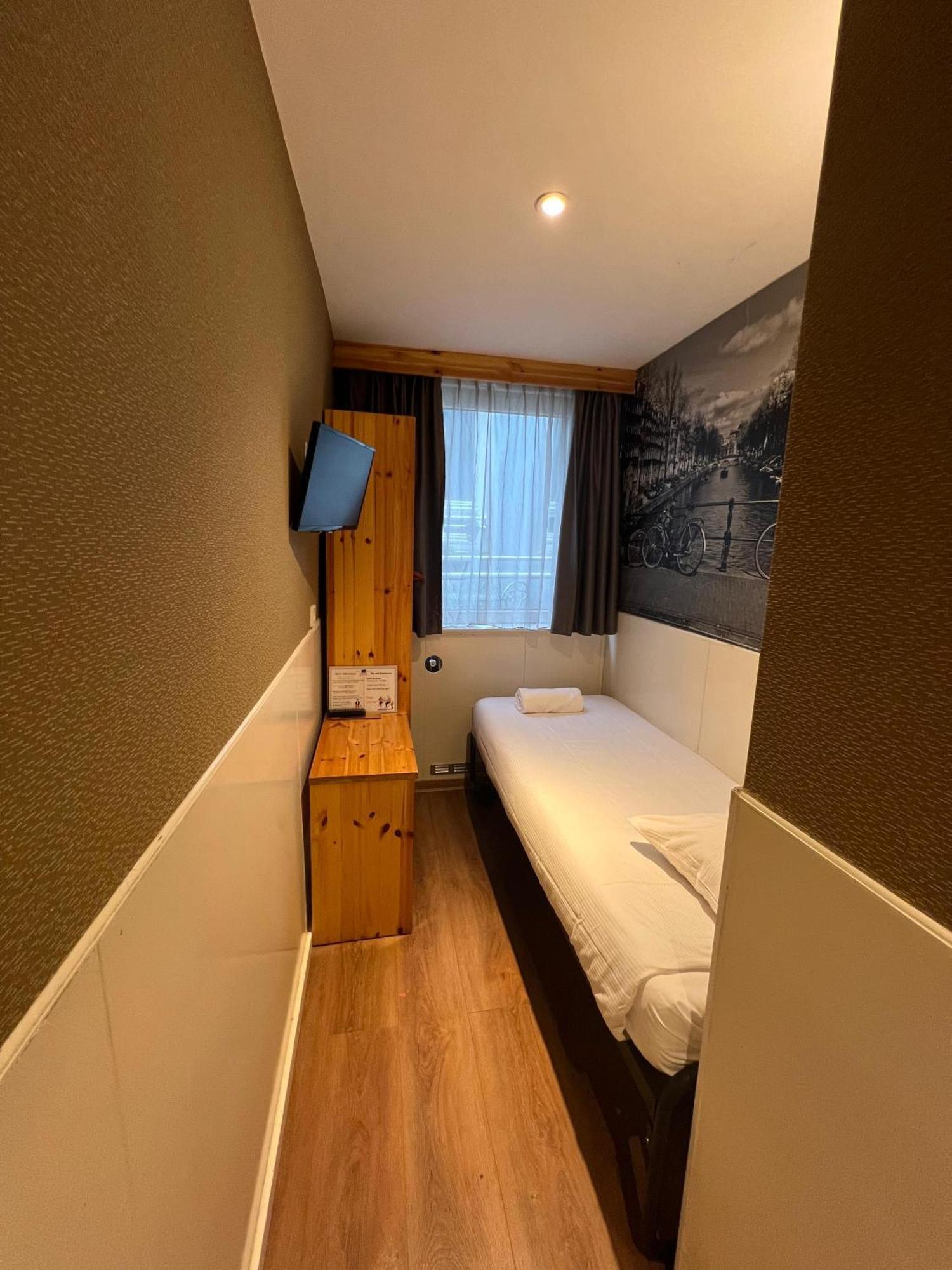 Single Room Private Shower Toilet