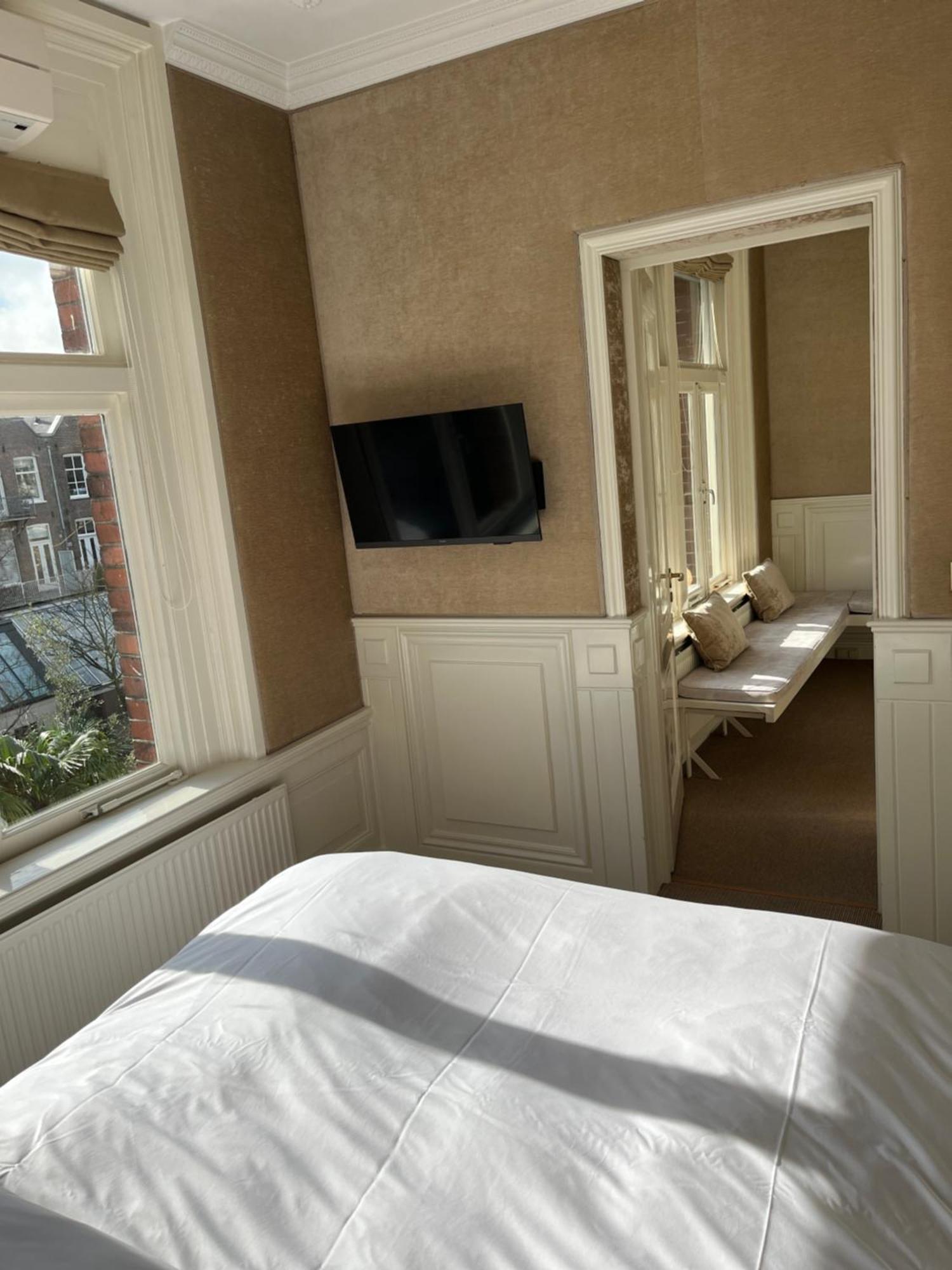 One-Bedroom Apartment,1516414138:JPEG