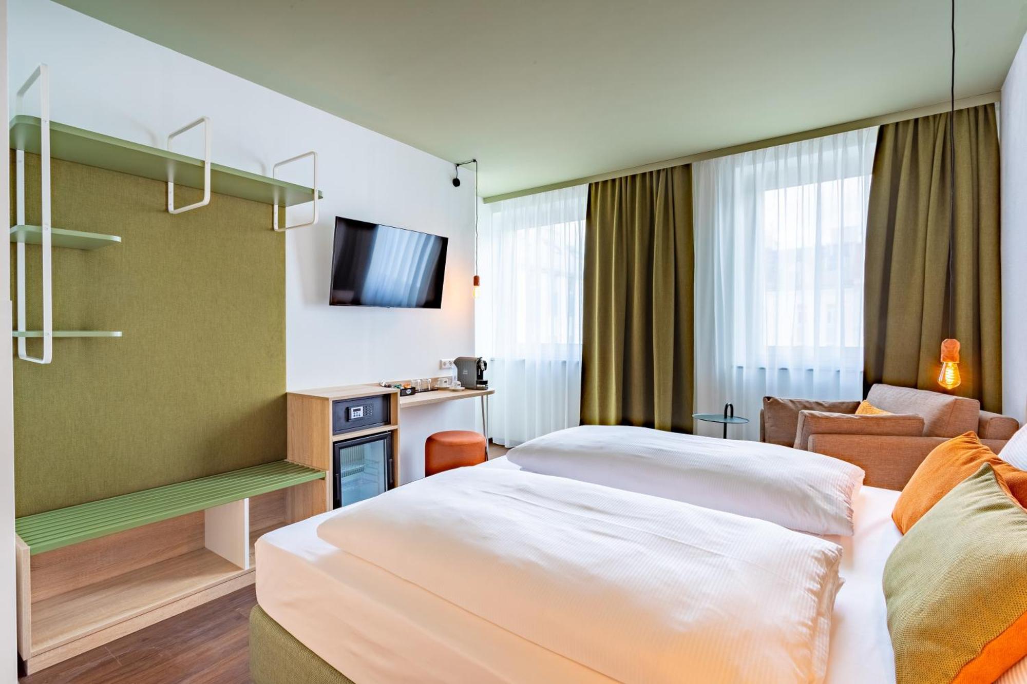 Deluxe Triple Room,1516418512:JPEG