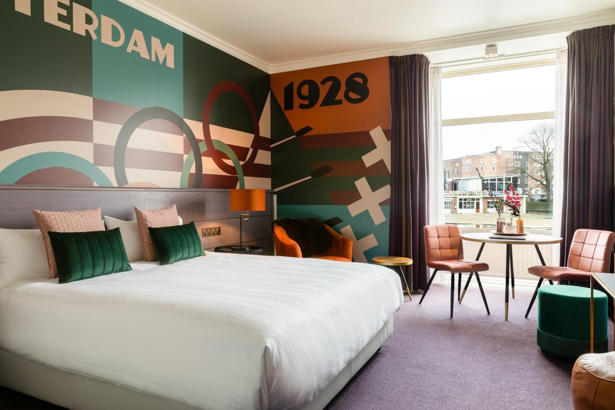 Quarto Deluxe com Cama King-size e Vista do Canal