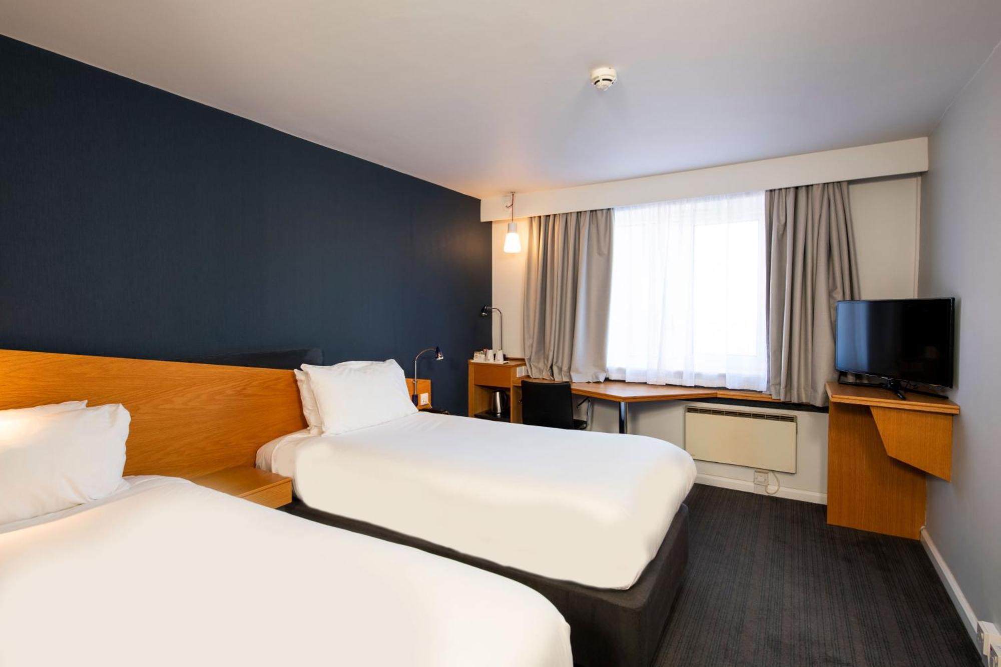 Standard Twin Room with Free Hot Breakfast,1430607958:JPEG