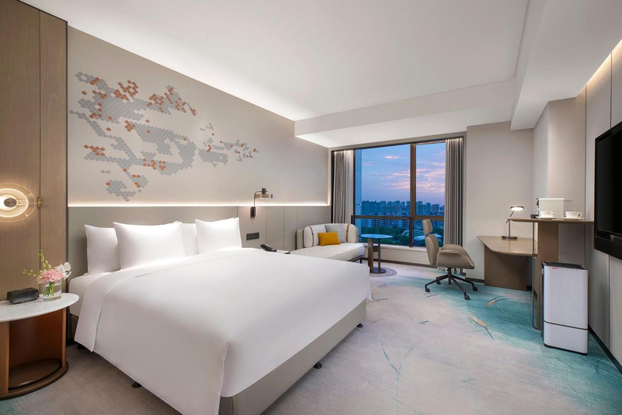 Standard King Room Lounge Access