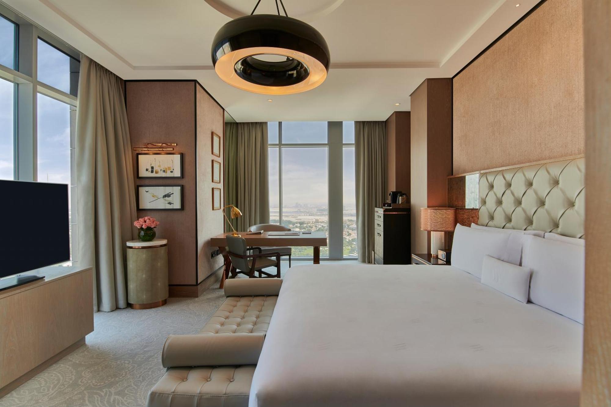 Deluxe King Room DIFC Skyline View