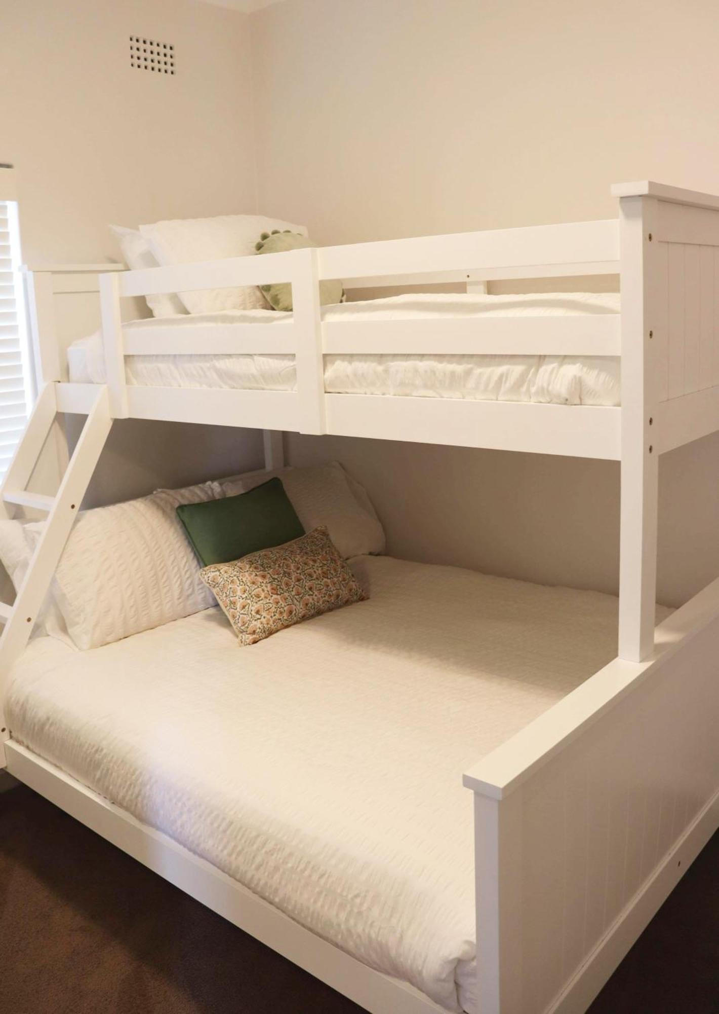 Three-Bedroom House,1524123667:JPEG
