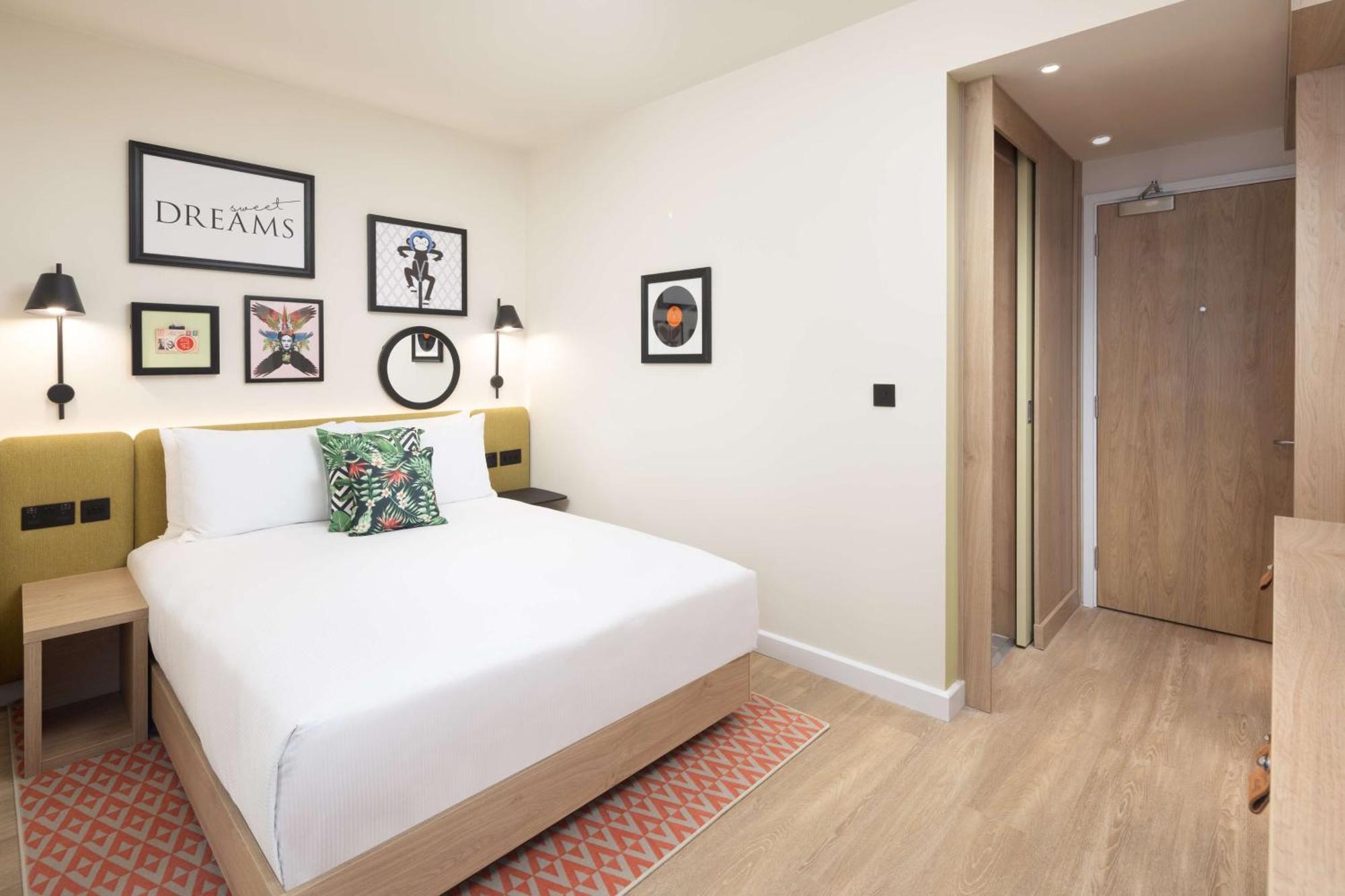 Queen Room
