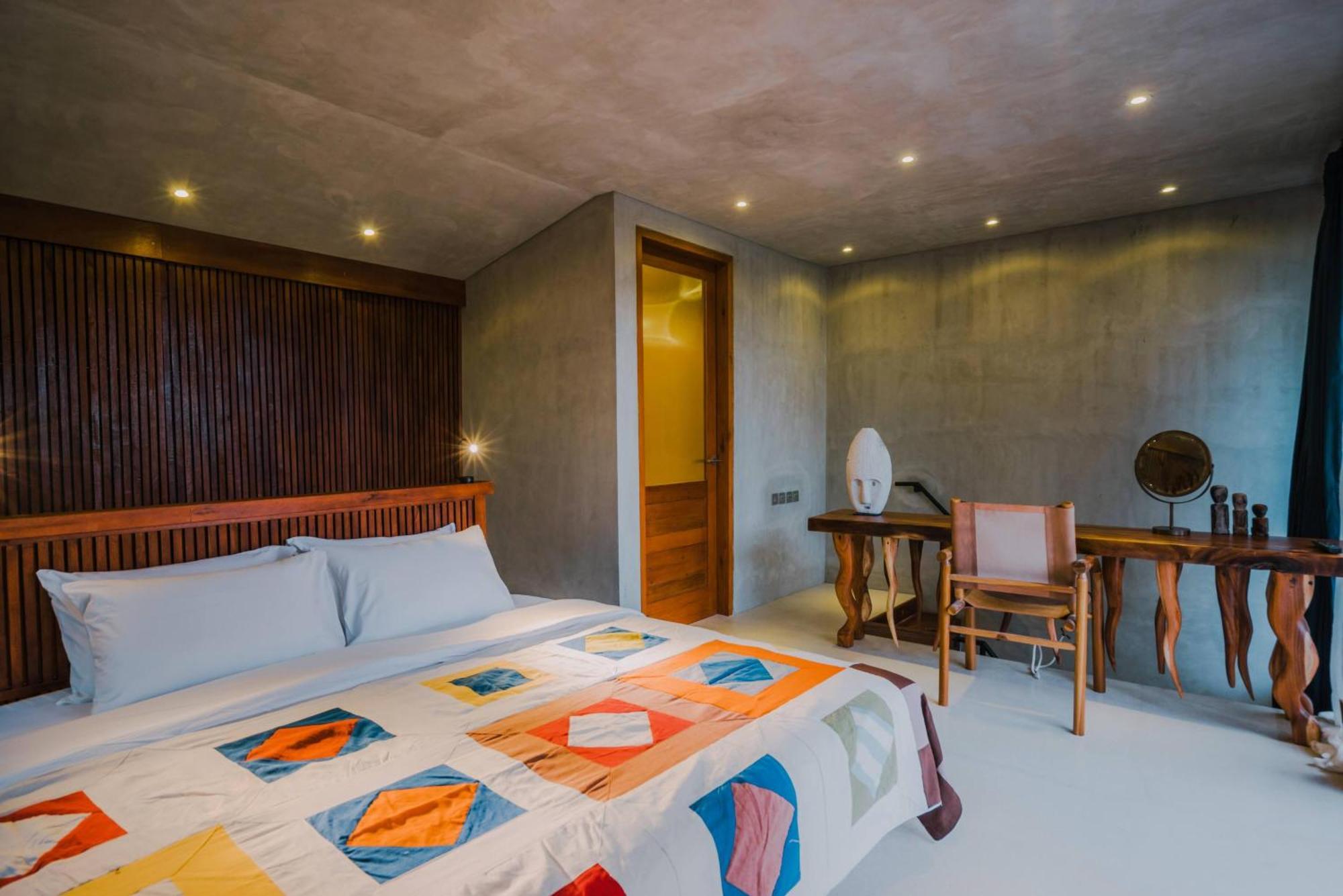 Deluxe Teak Room Balcony