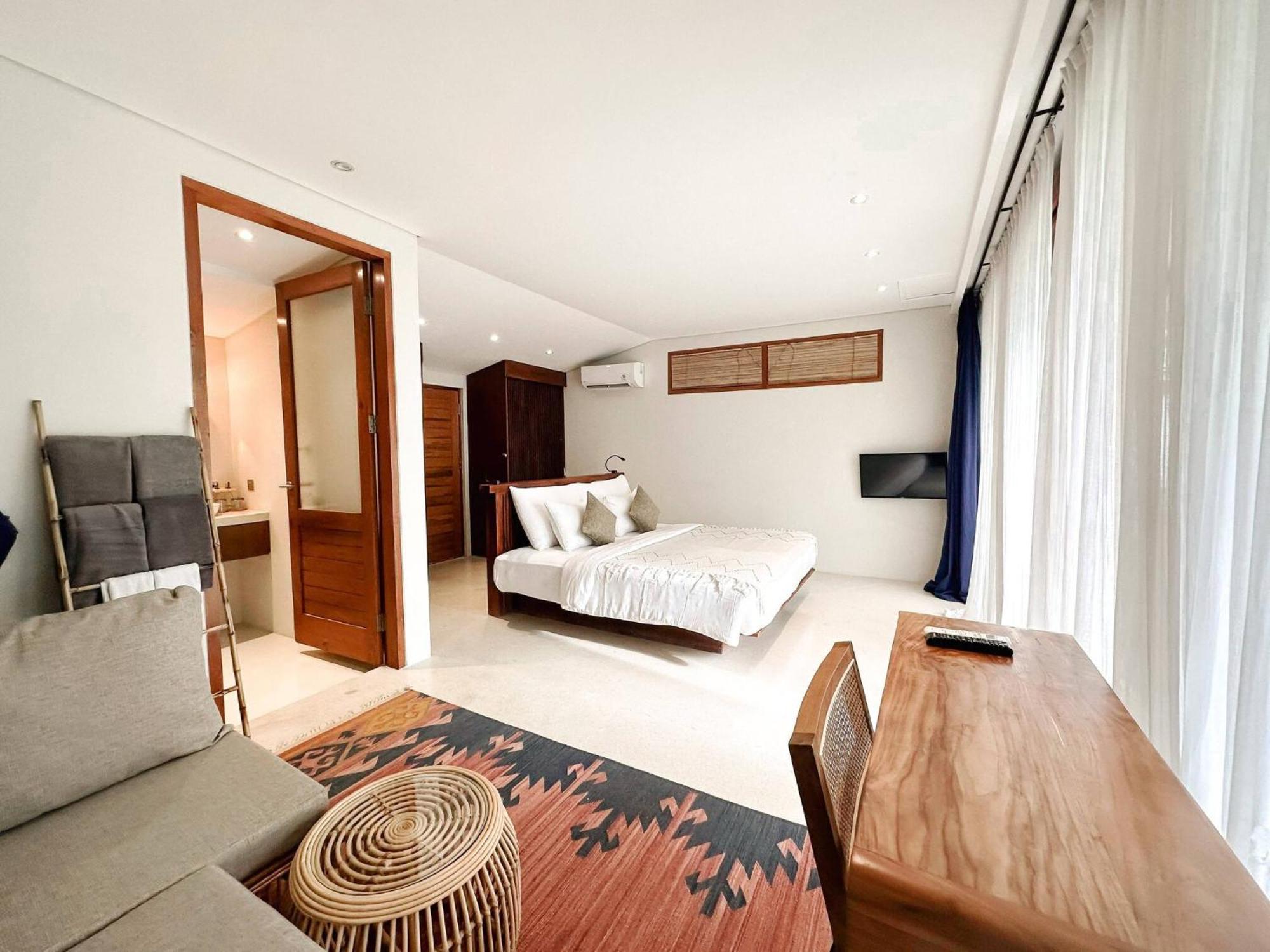 Deluxe Teak Room Balcony