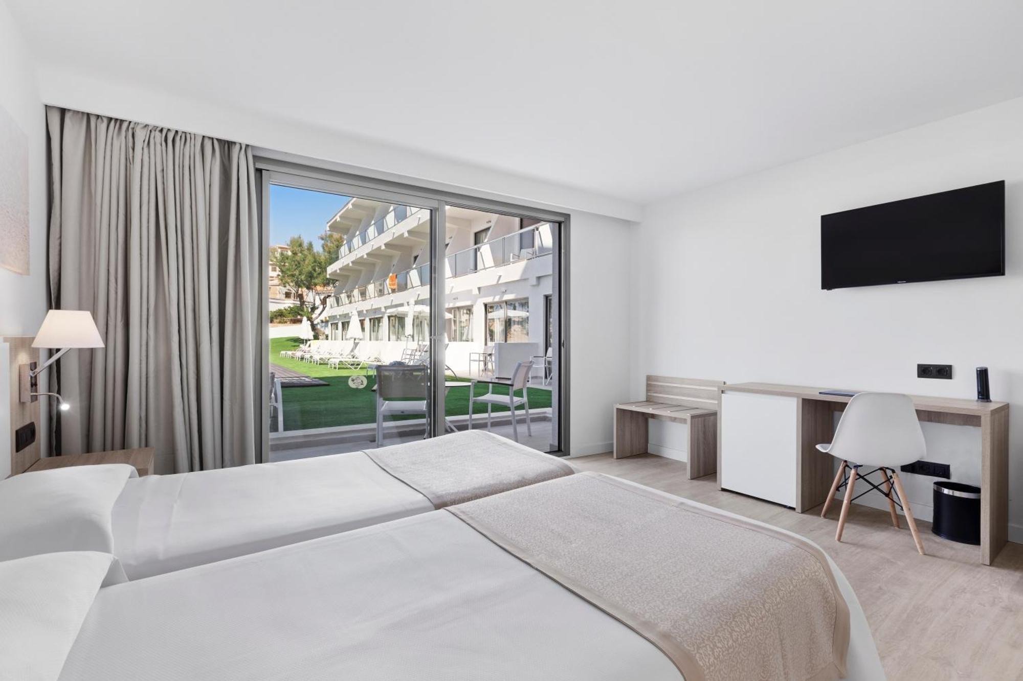 Premium Double Room Direct Pool Access