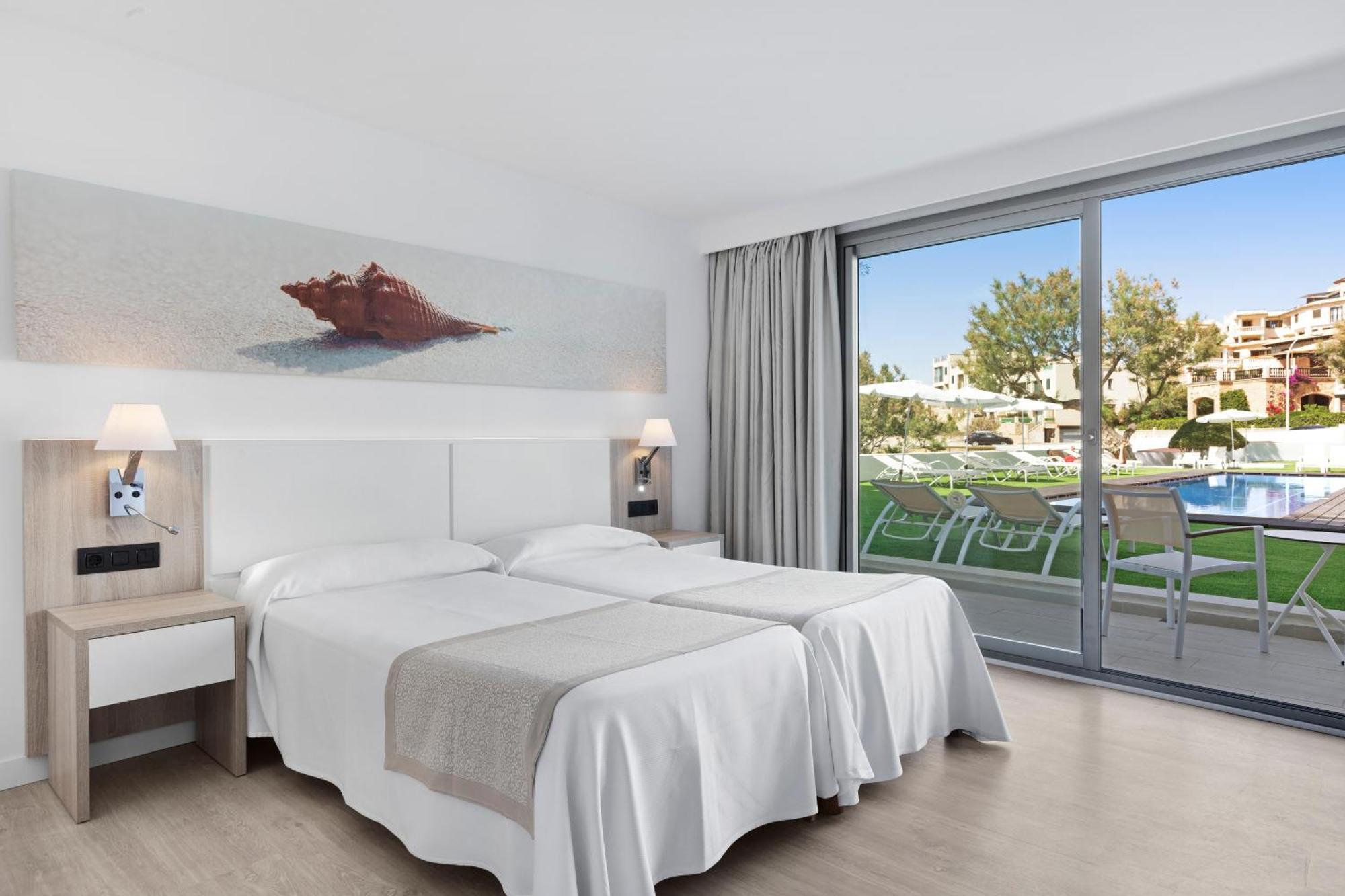 Premium Double Room Direct Pool Access