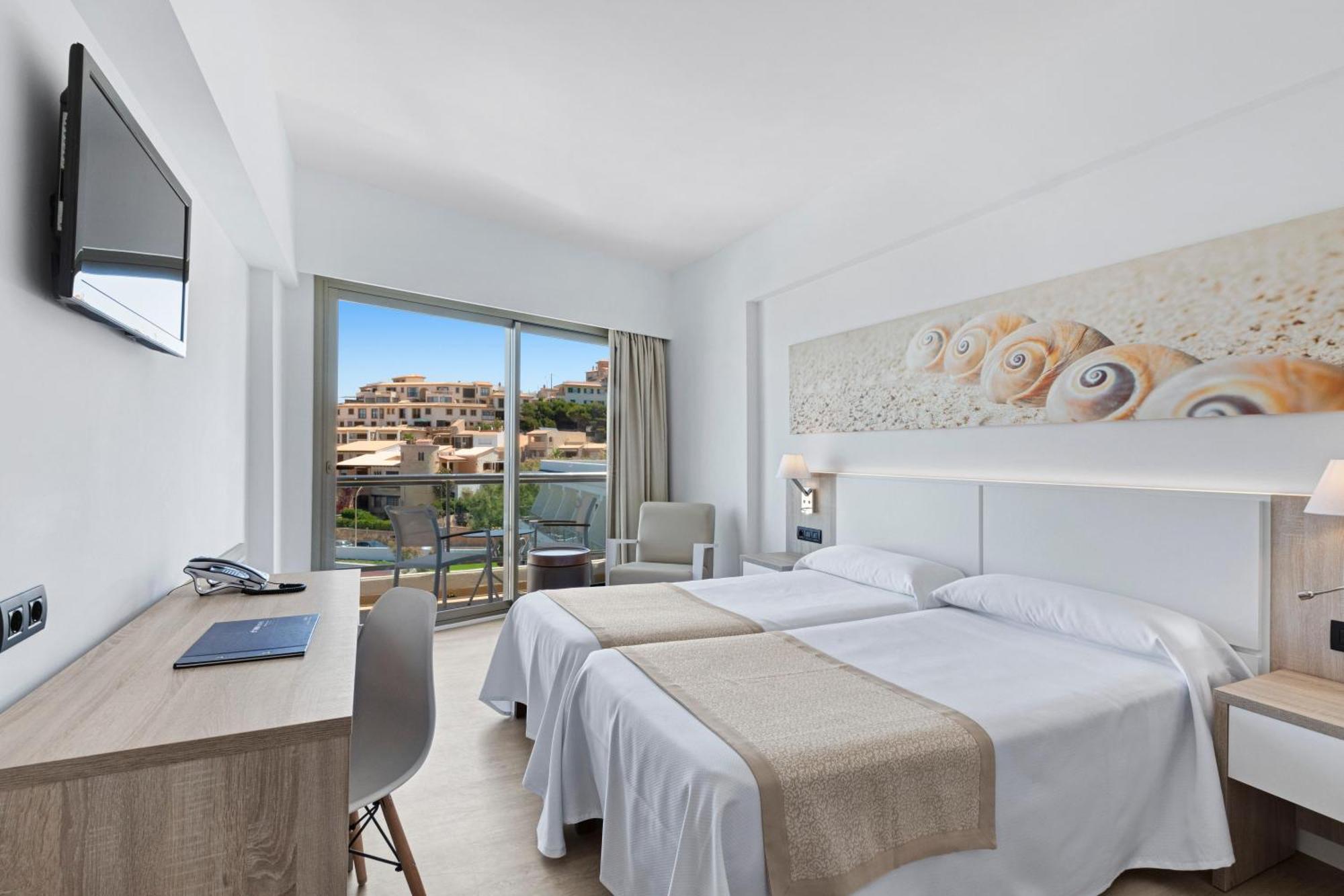 Double or Twin Room Side Sea View