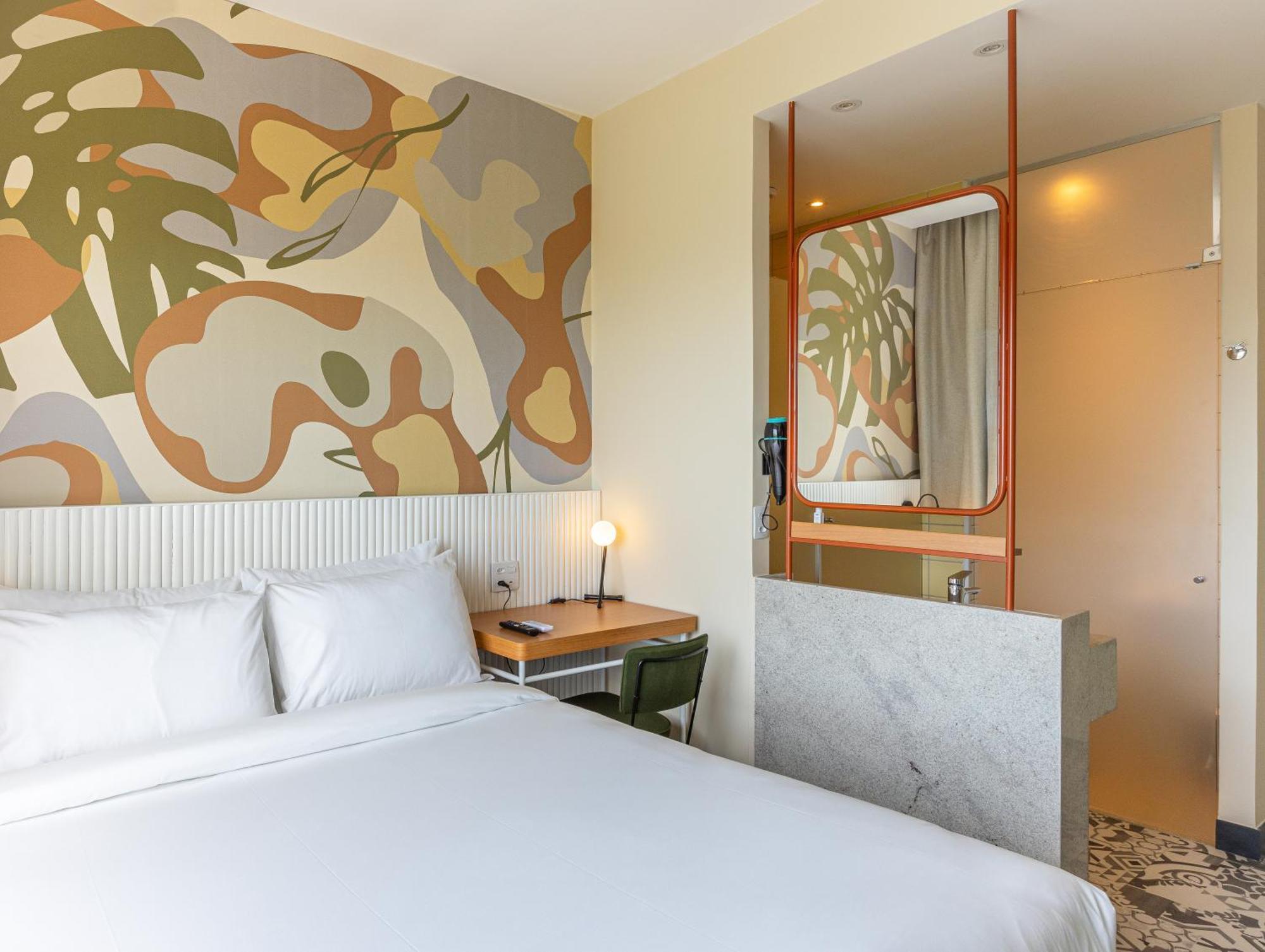 Standard Queen Room