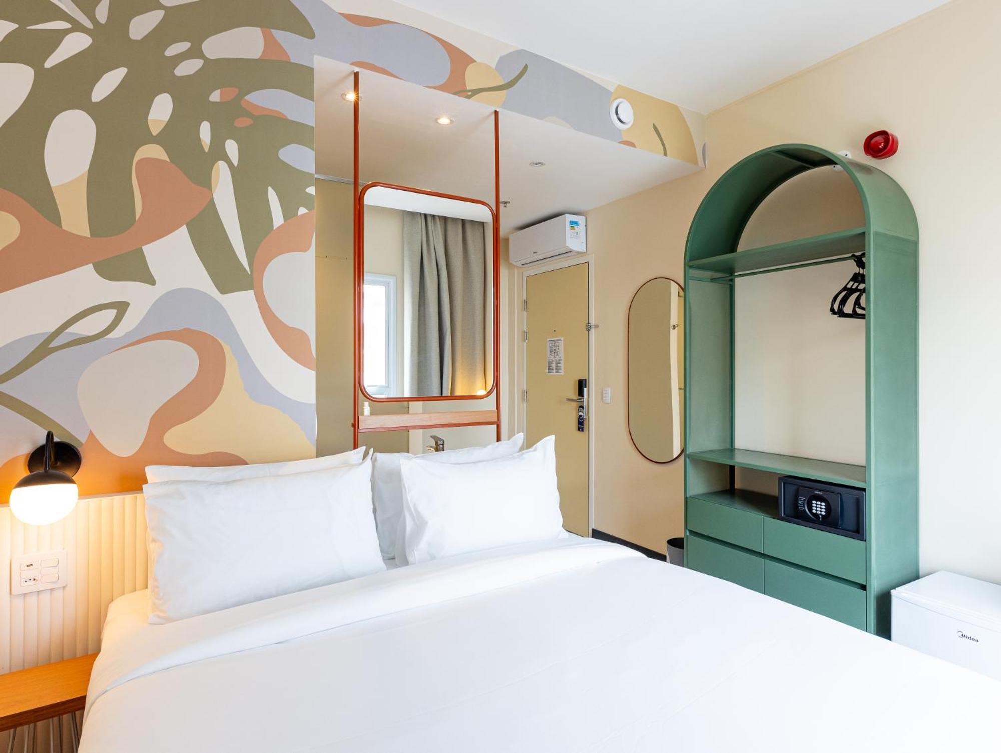 Standard Queen Room