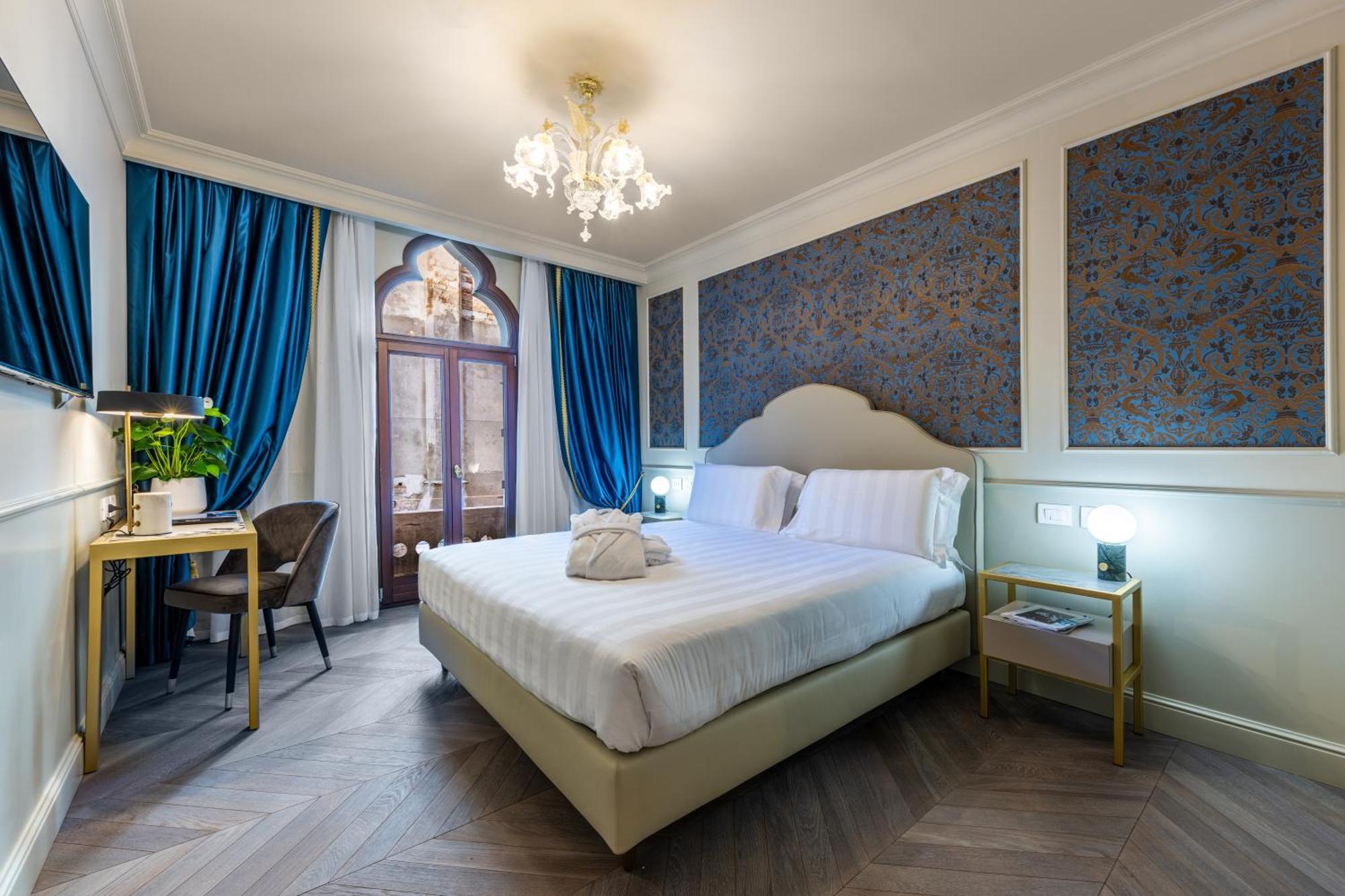 Deluxe Double Room Canal View