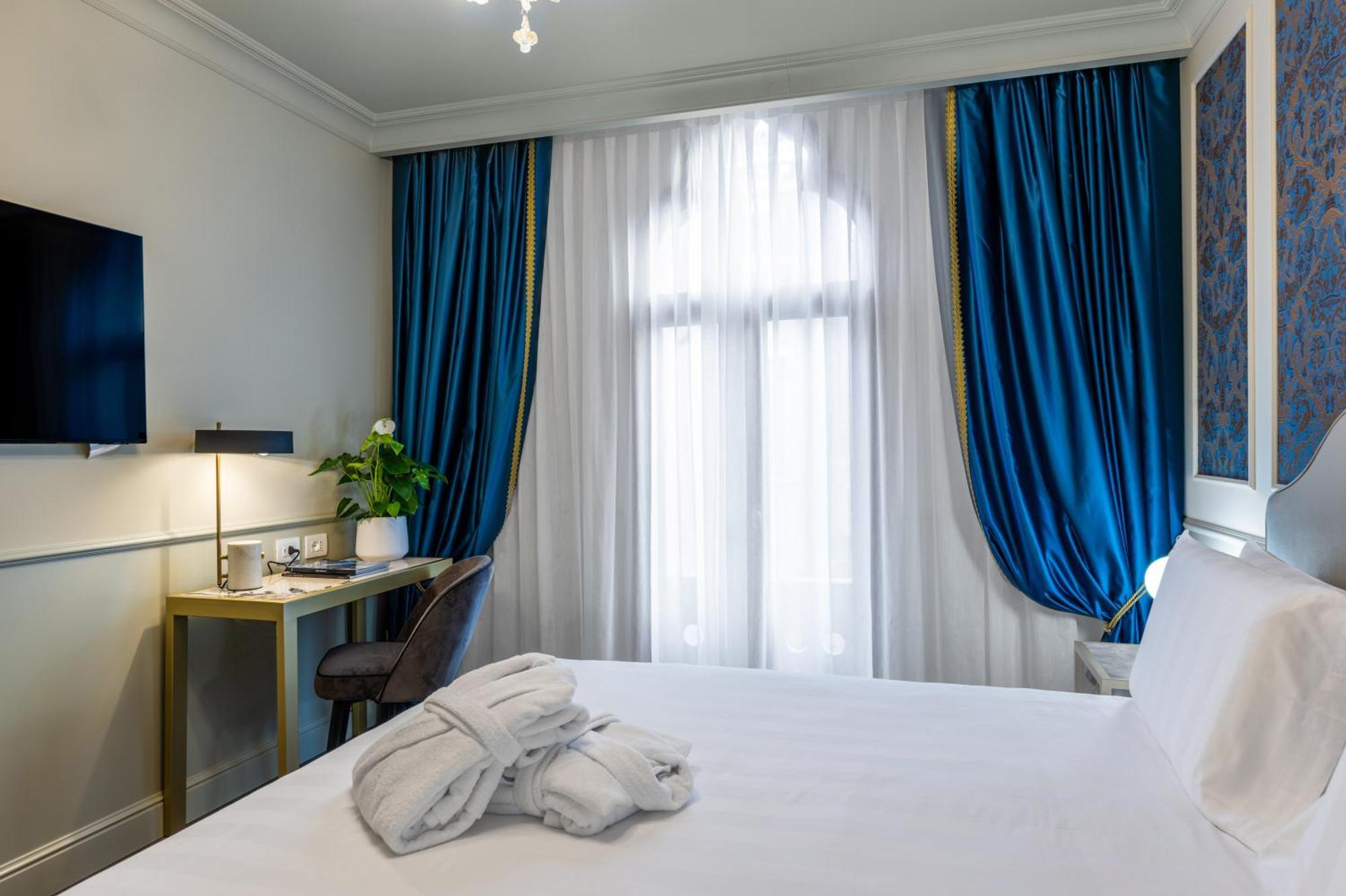 Deluxe Double Room Canal View