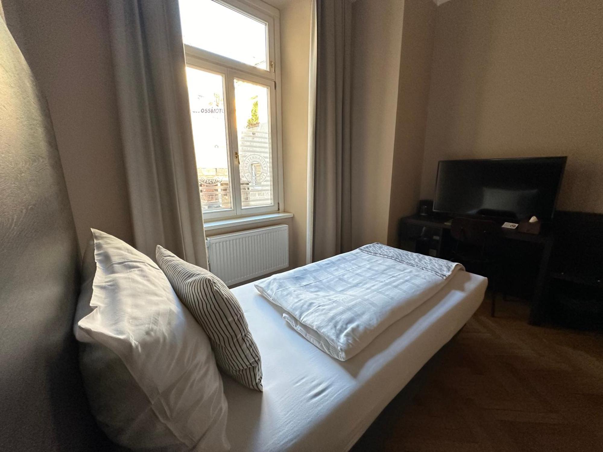 Single Room,1535850913:JPEG