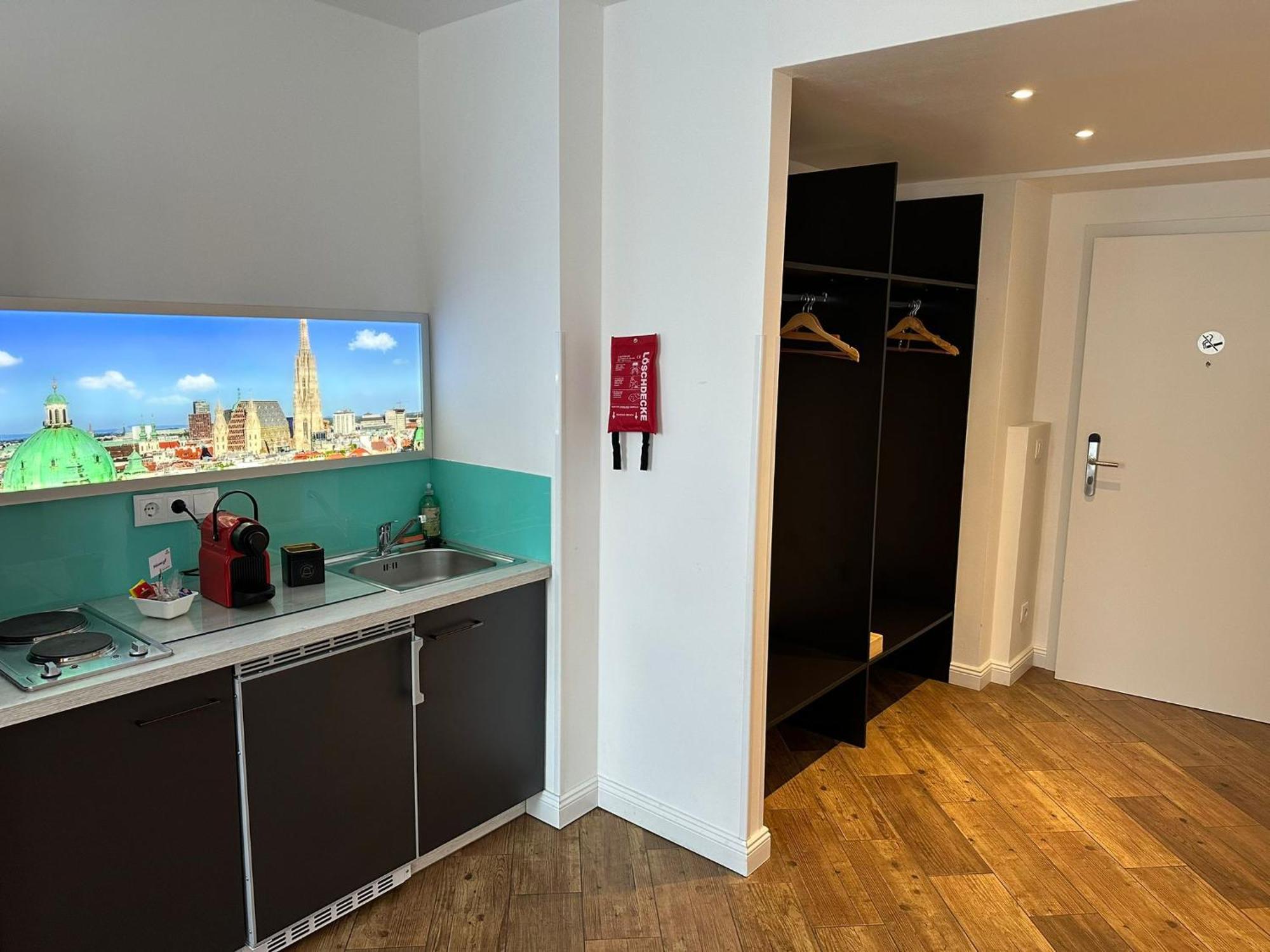 Deluxe Studio