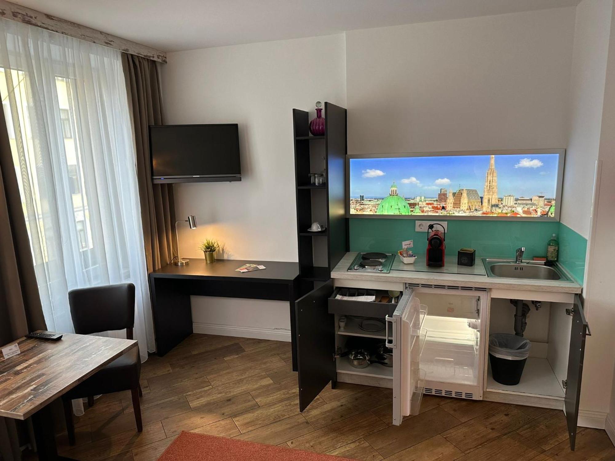Deluxe Studio
