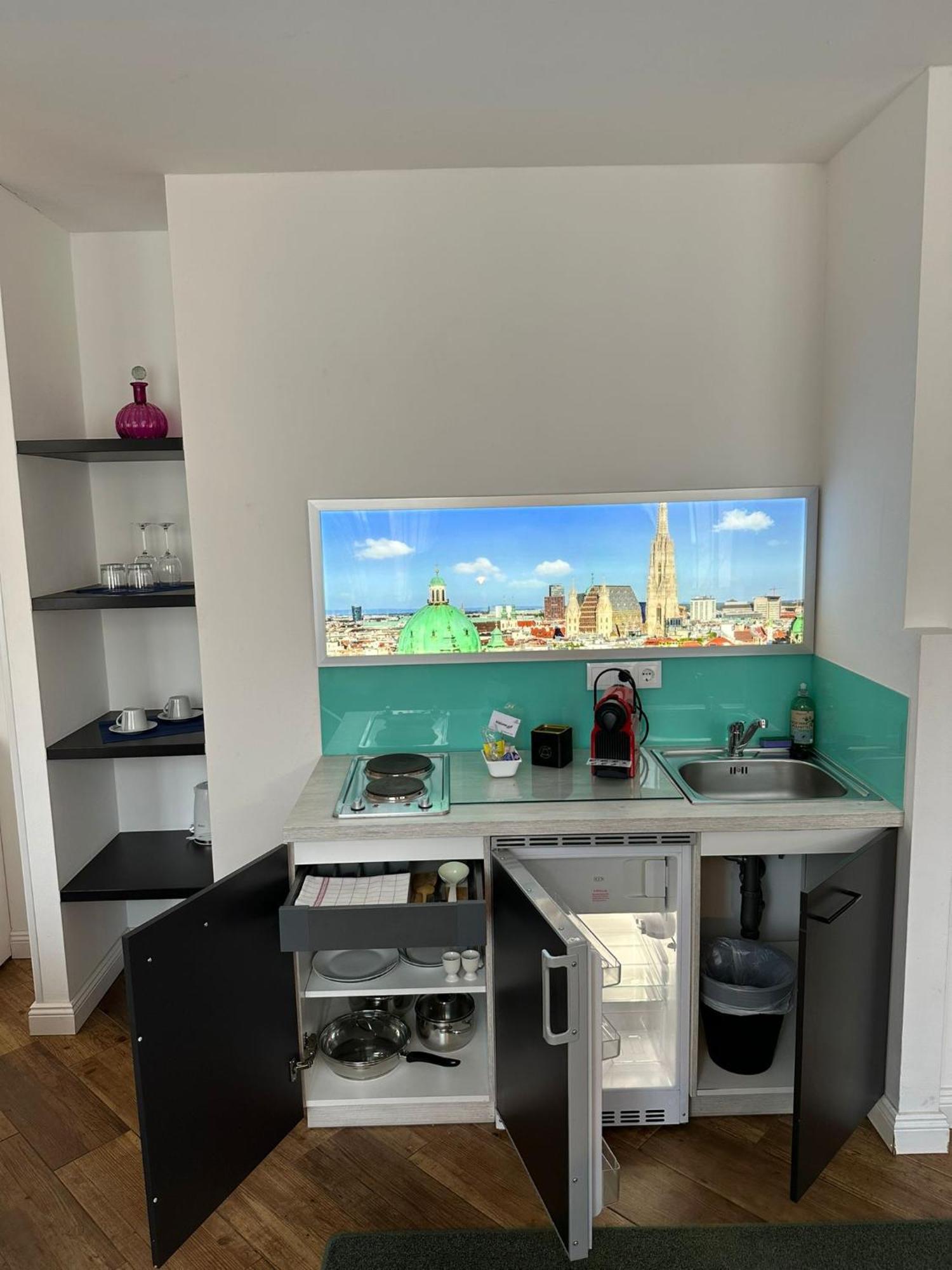 Deluxe Studio