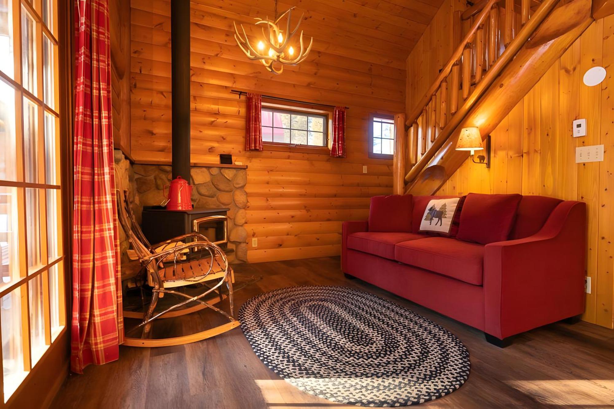 Superior One Bedroom Loft Cabin Stairs,1536858496:JPEG