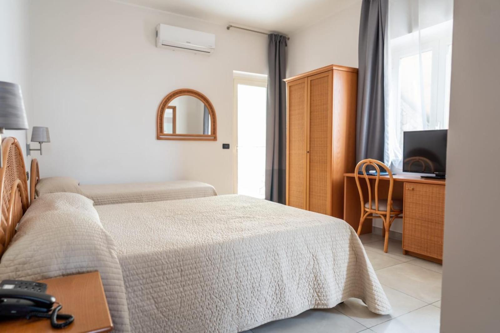 Standard Triple Room Sea View