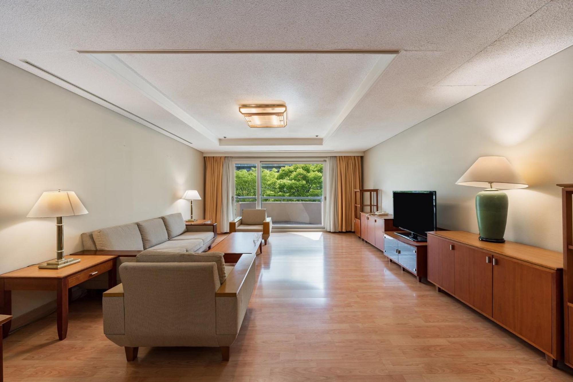 Grand Suite - Three-Bedroom Apartment