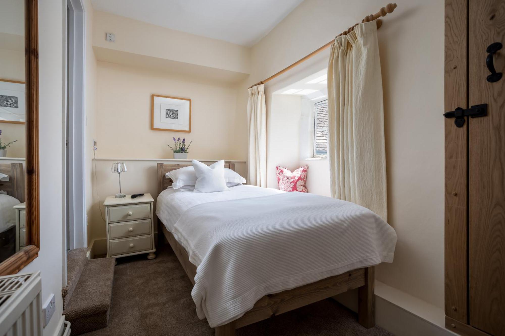 Single Room with Shower,1491566854:JPEG