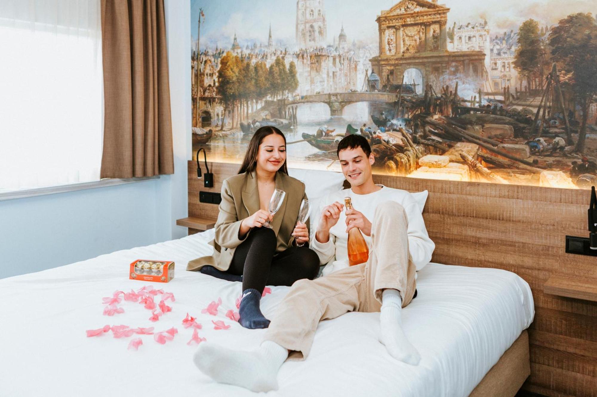 Habitación con cama grande