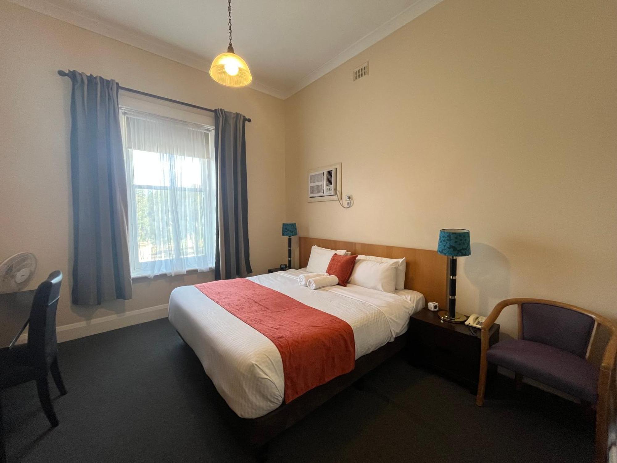 Deluxe Queen Room,1541963863:JPEG