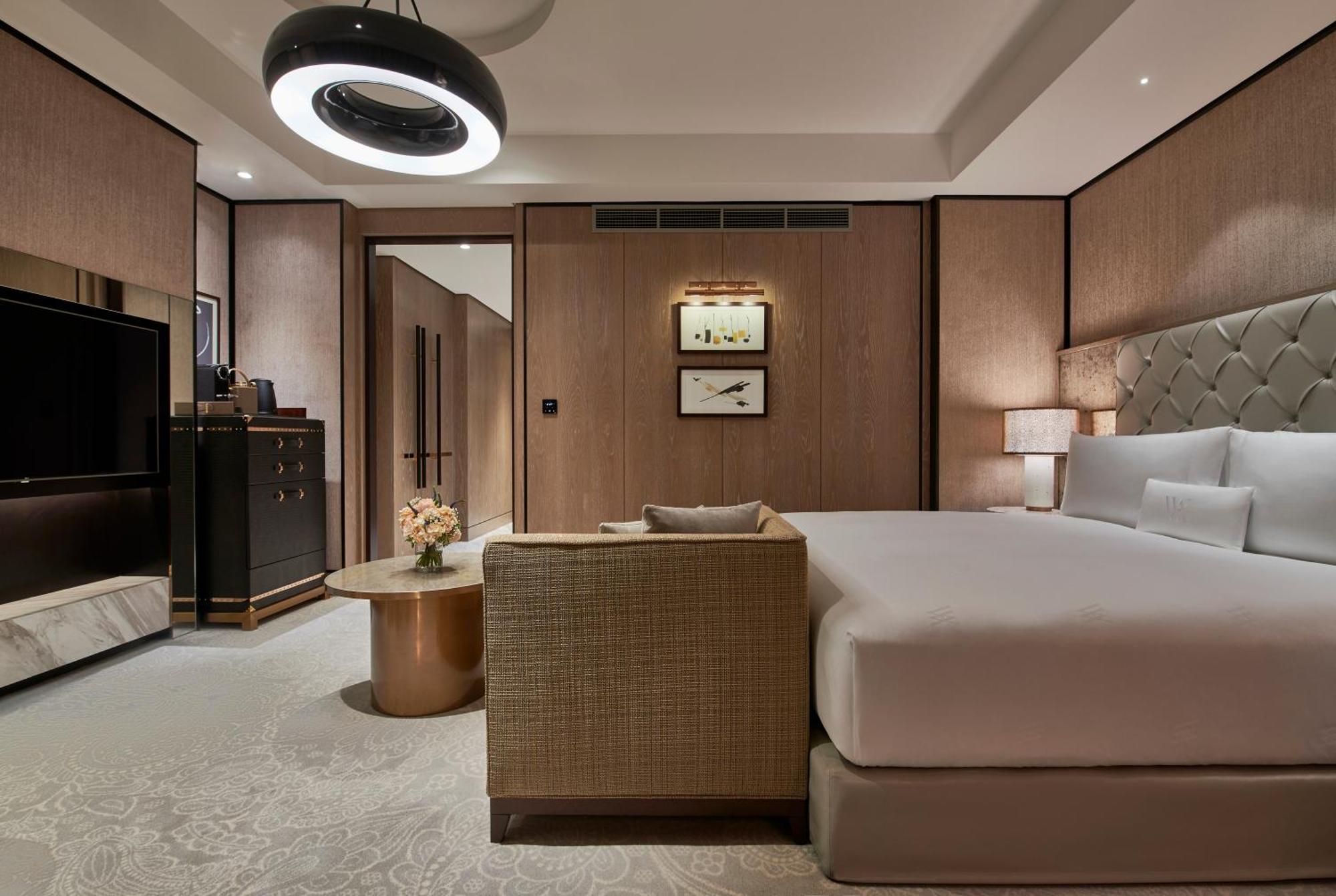 Deluxe King Room DIFC Skyline View