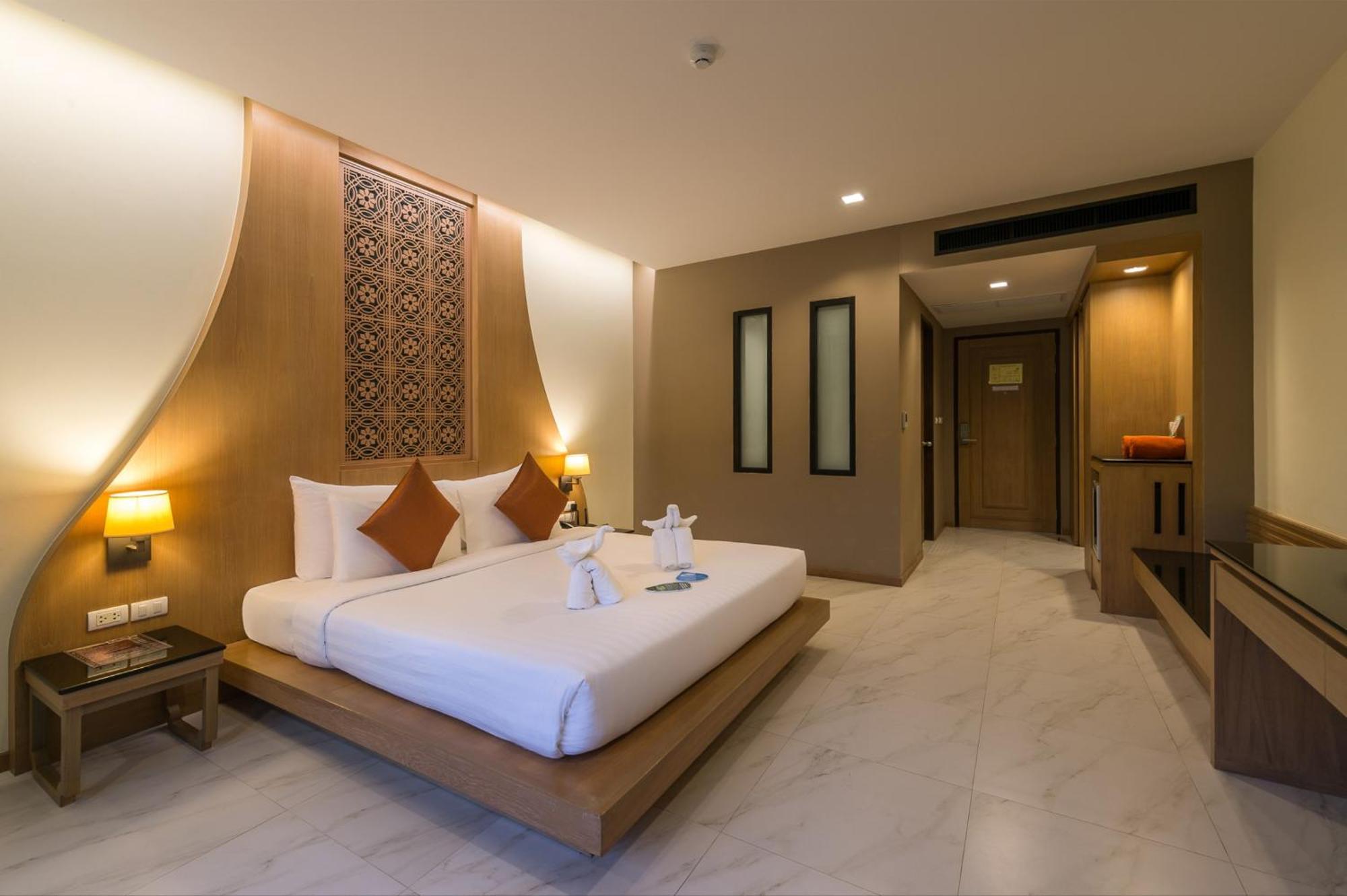 Grand Deluxe with Pool View