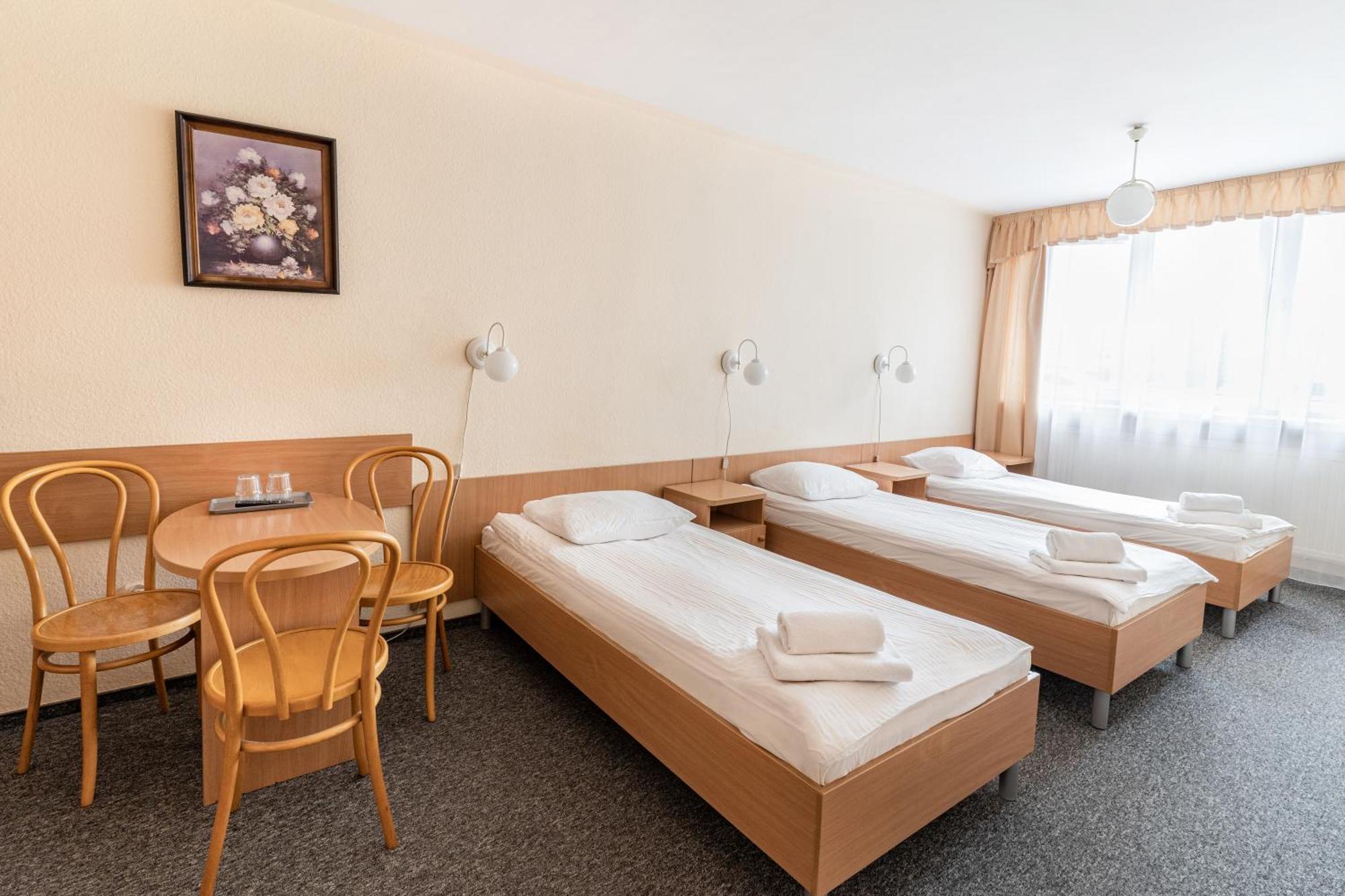 Economy Dreibettzimmer mit Gemeinschaftsbad