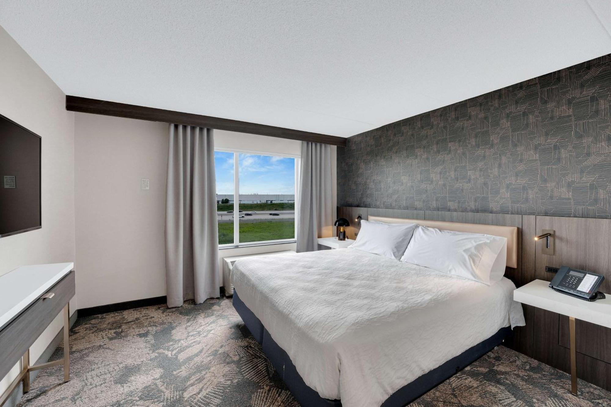 One-Bedroom King Suite