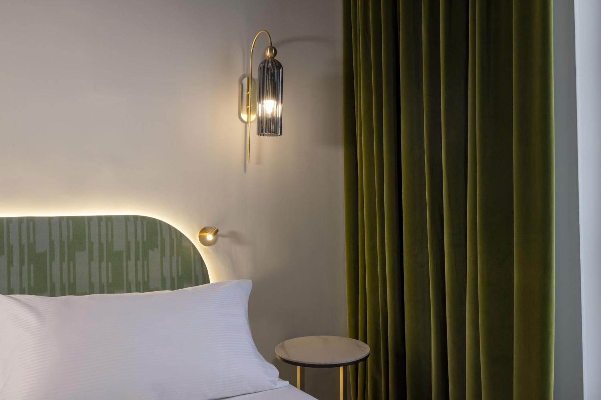 Deluxe Double or Twin Room City View