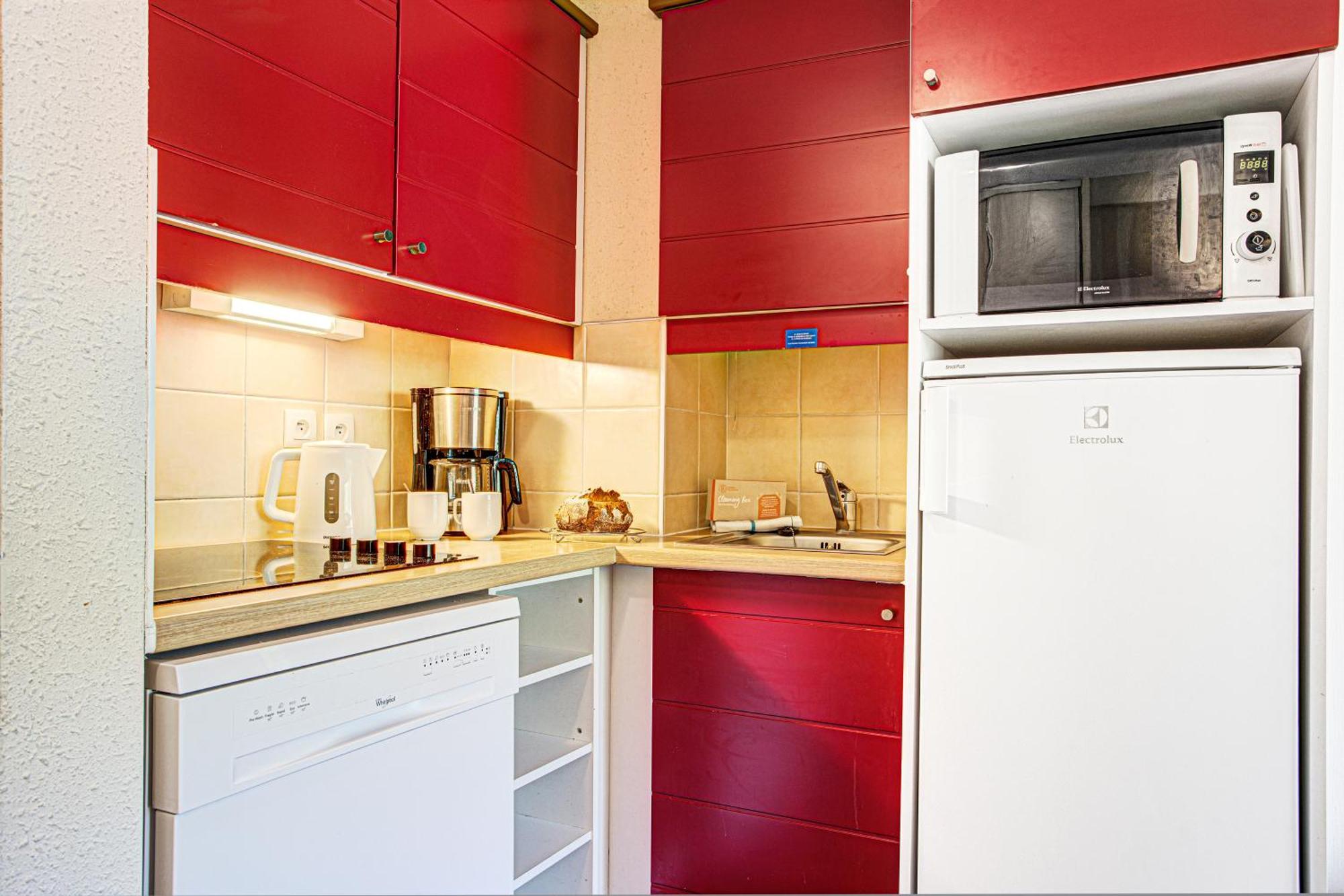 One-Bedroom Apartment Sleeping Alcove