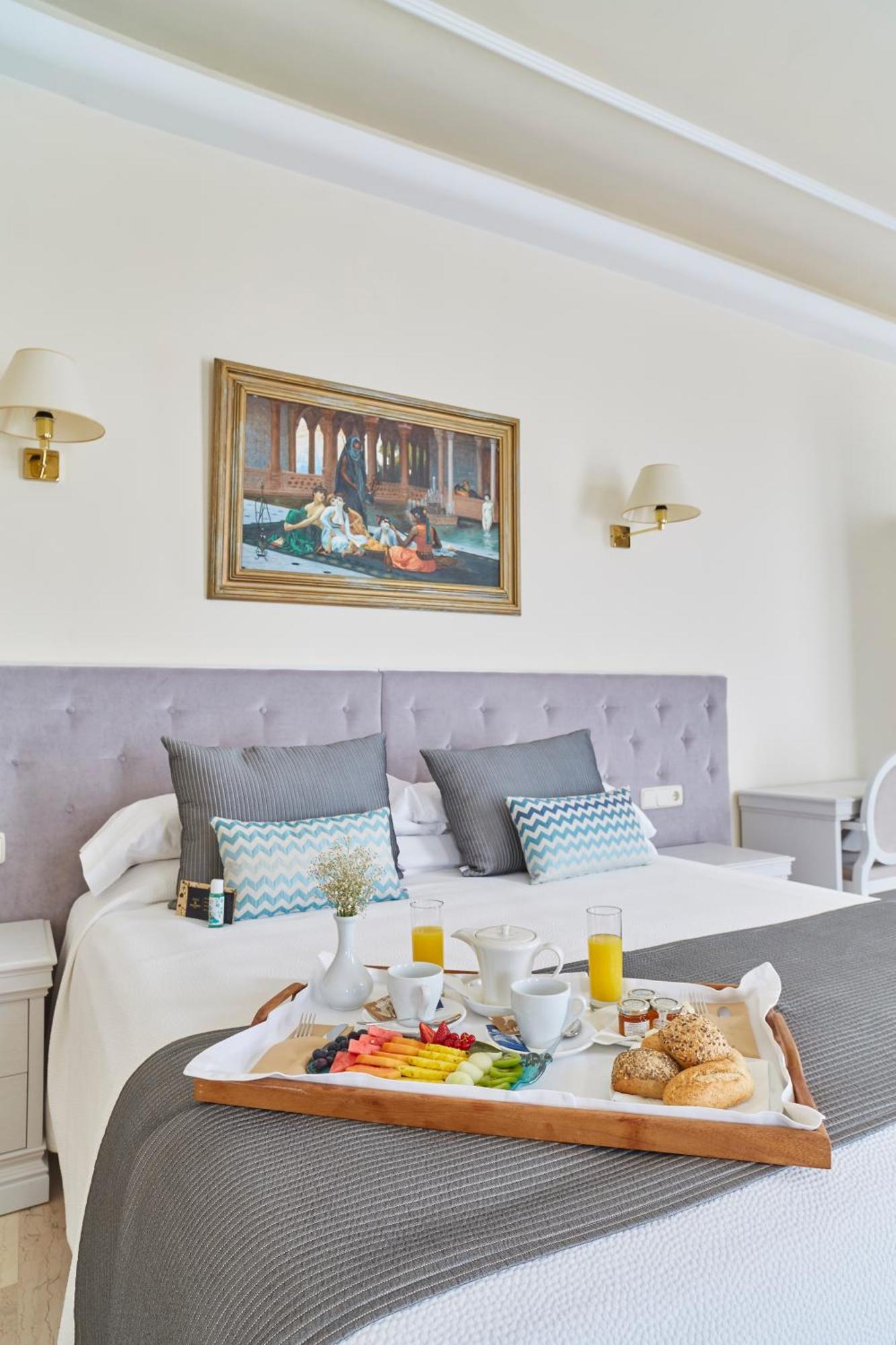 Deluxe Double Room with Balcony and Sea View