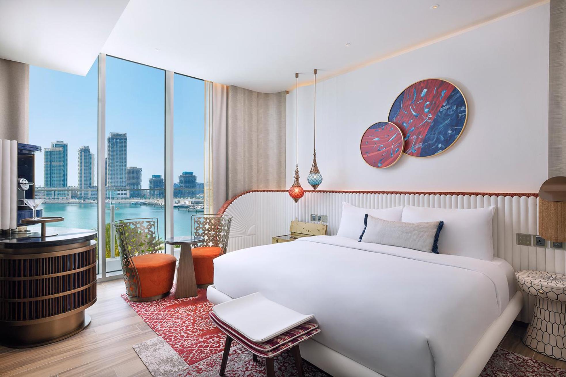Premier Deluxe Corner King Room Sea View Balcony