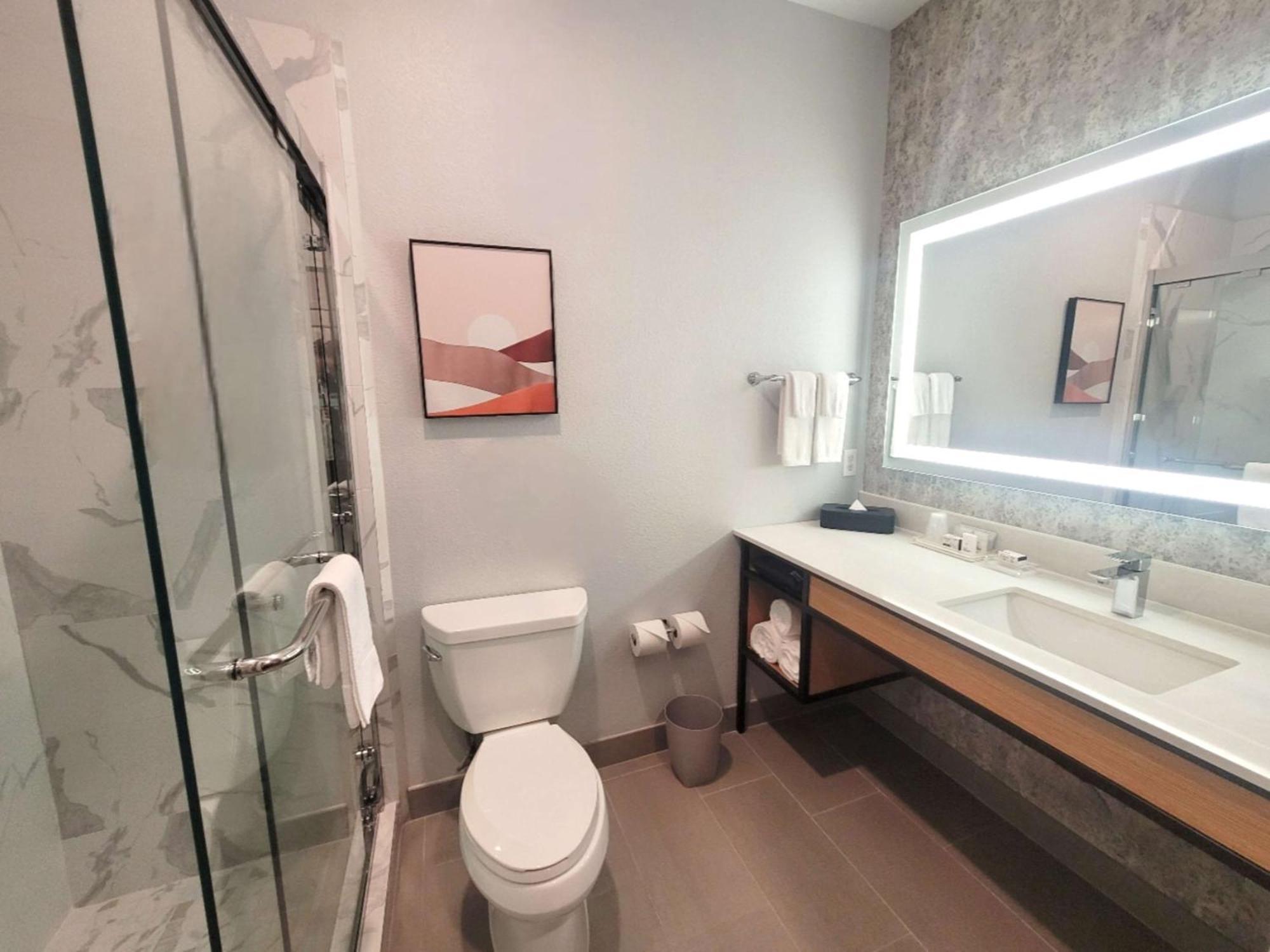 King Room,1544658181:JPEG