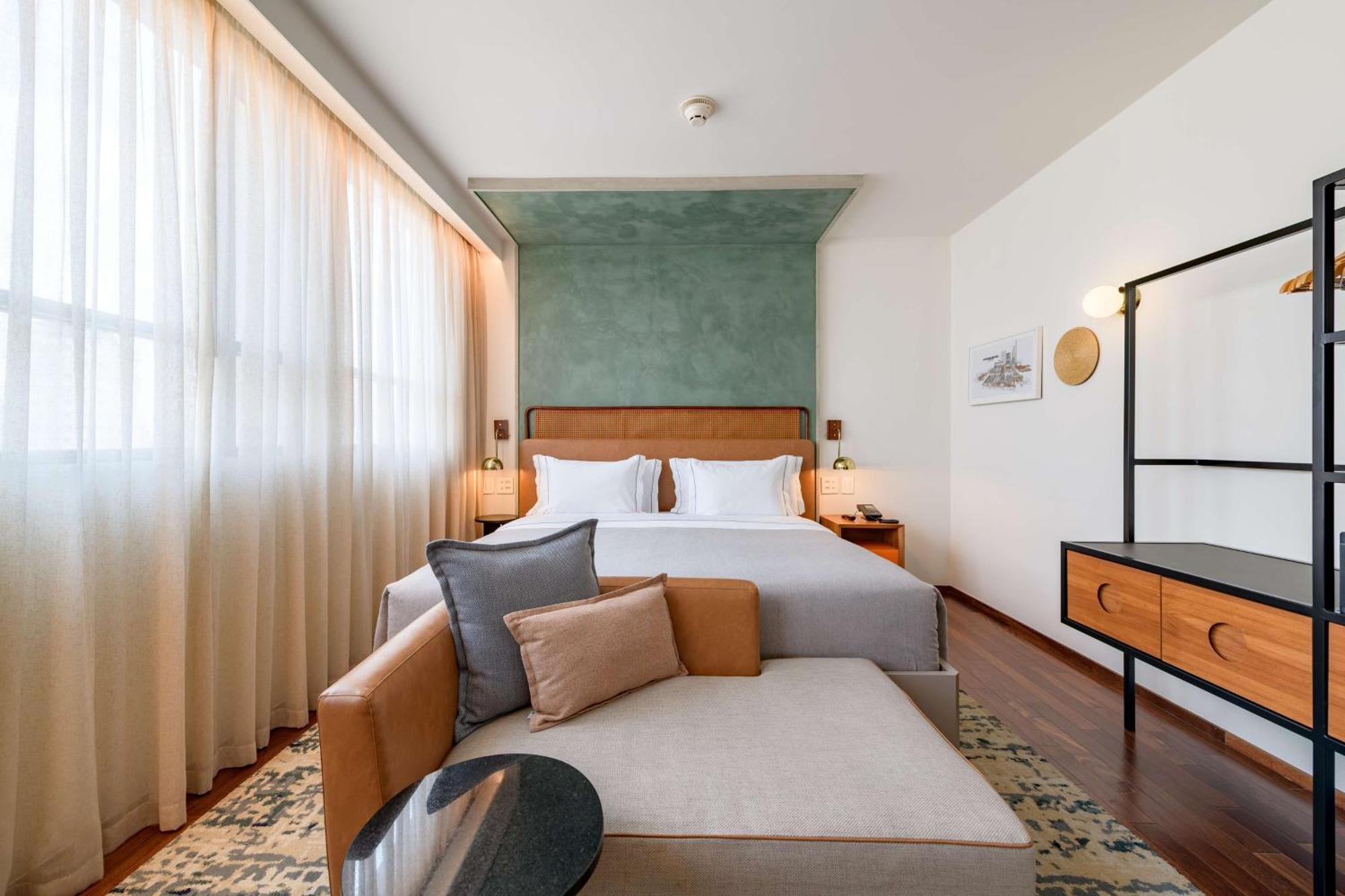 Premium King Room
