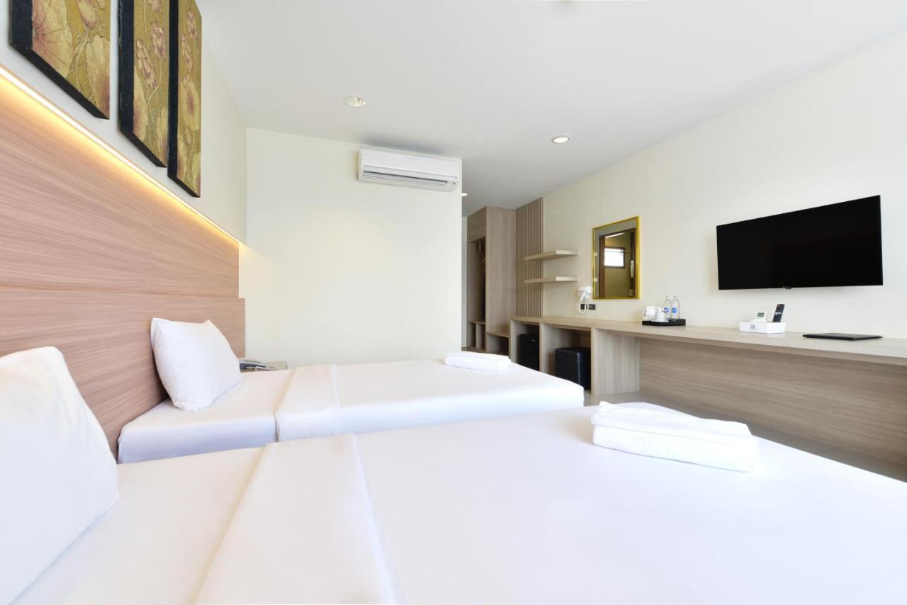 Deluxe Doppel-/Zweibettzimmer mit Poolblick