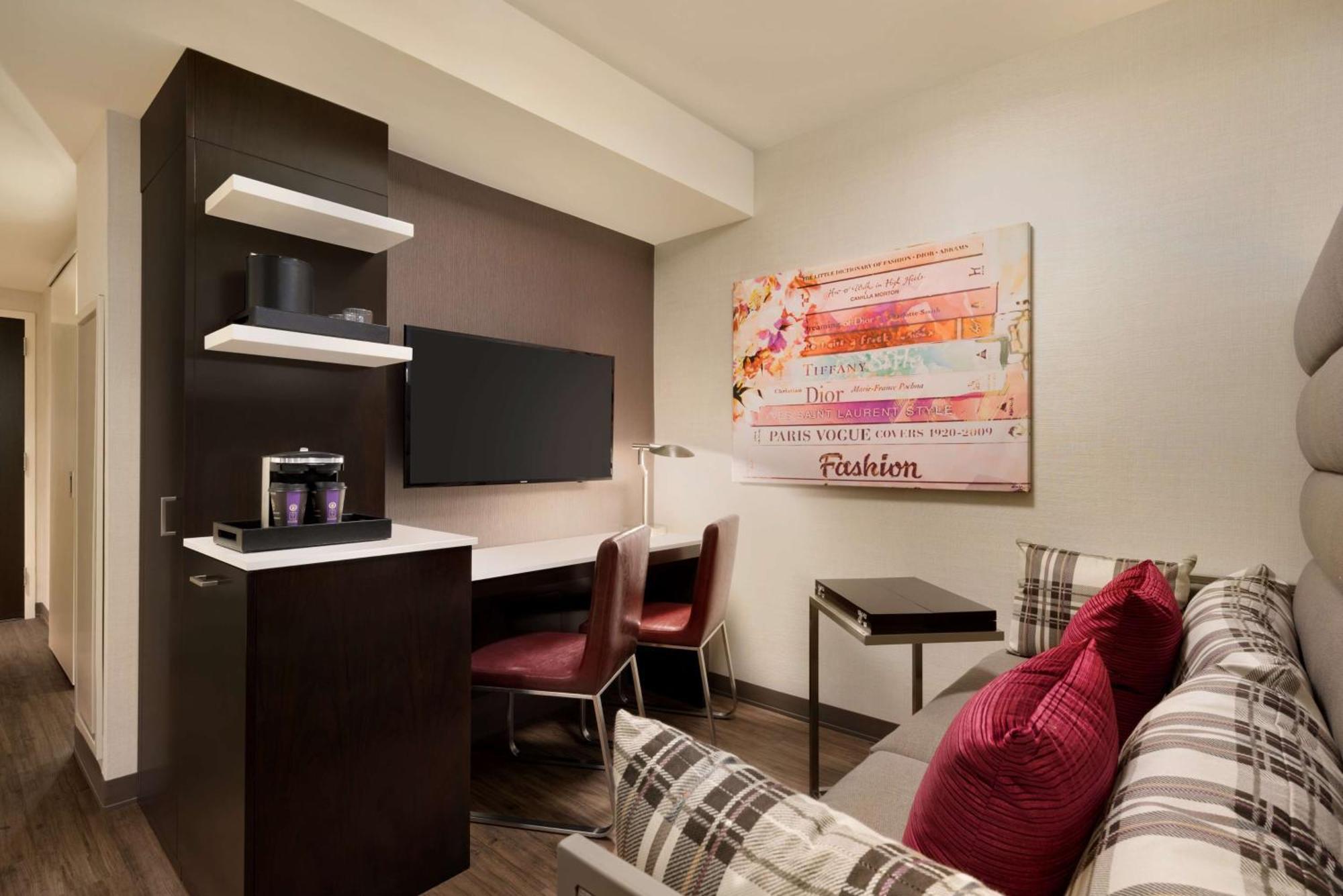 Junior King Suite with Sofa Bed,1545579202:JPEG