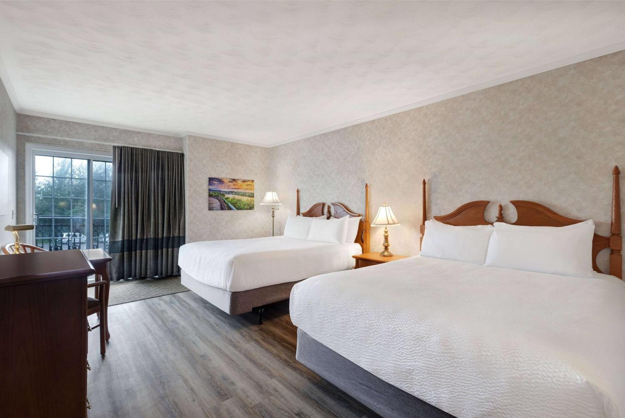 Queen Room with Two Queen Beds - Upper Floor/Non-Smoking,1546380232:JPEG