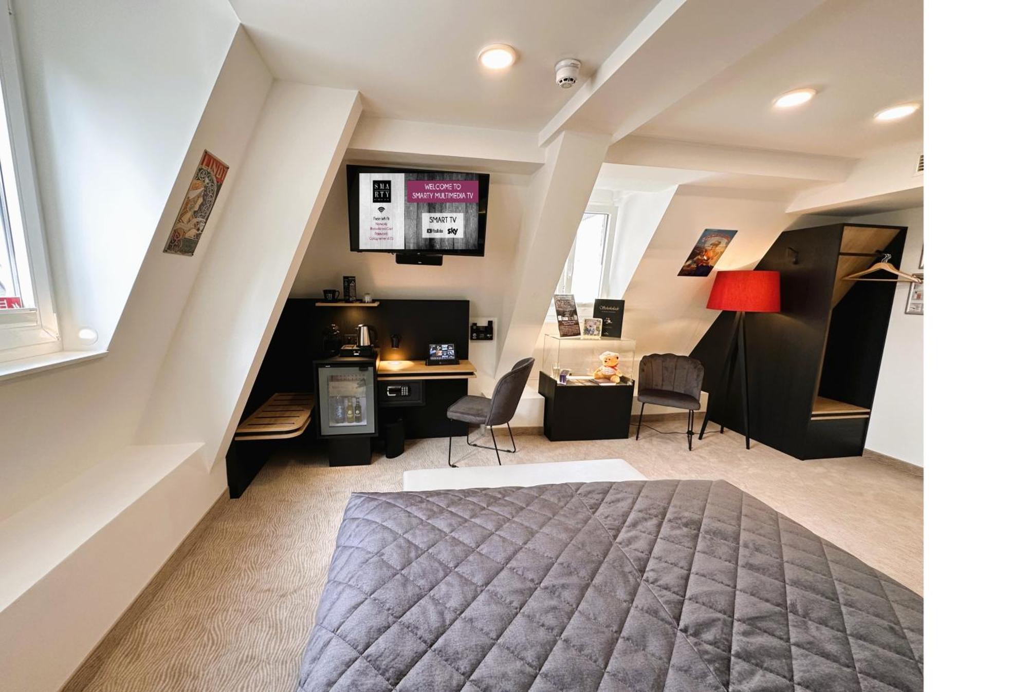 Large Double Room Old Town View